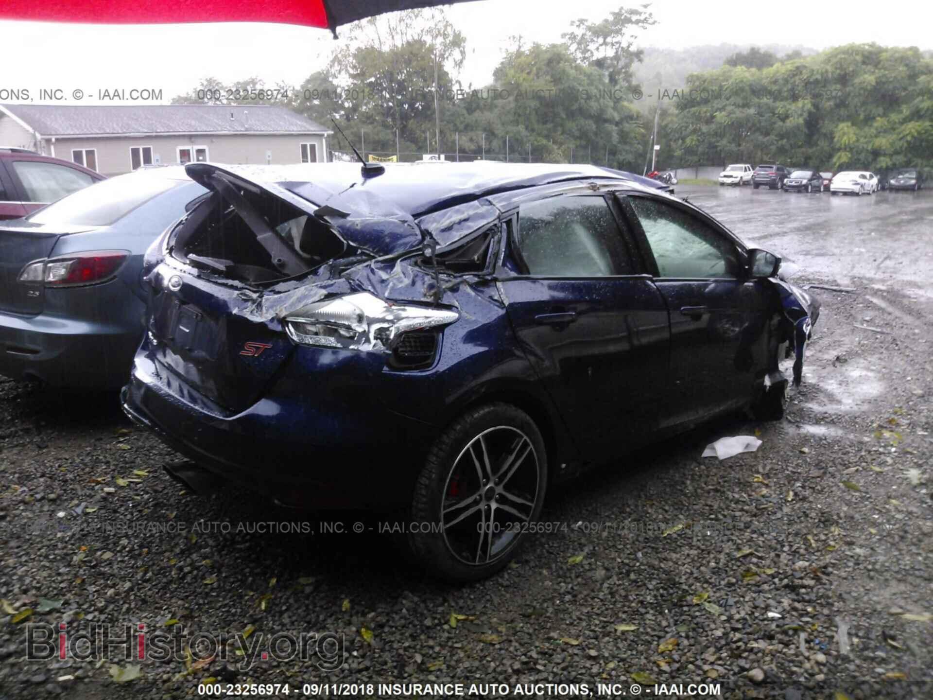 2017 Ford Focus - VIN: 1FADP3L96HL340049 - Photo 4