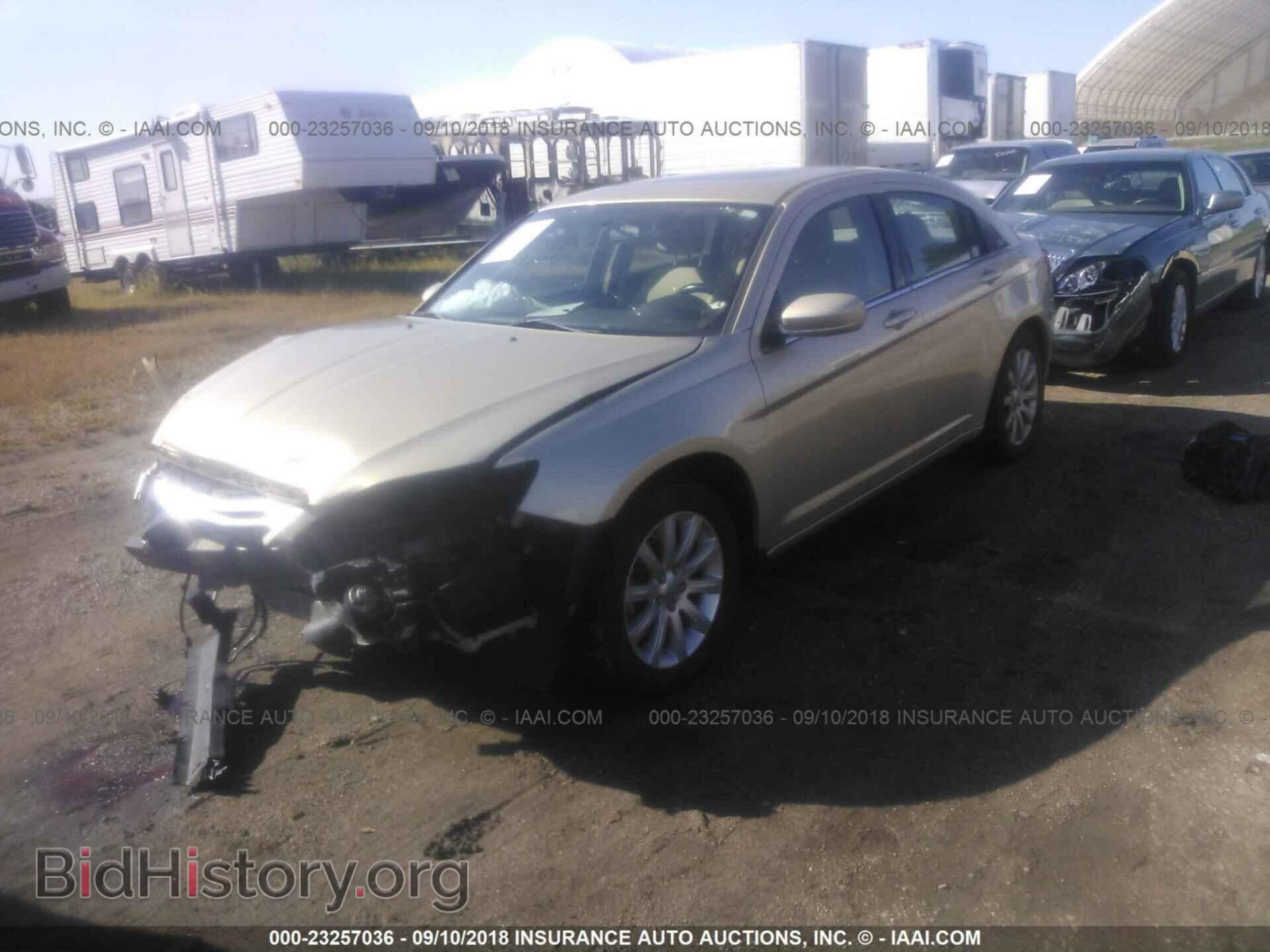 2011 Chrysler 200 - VIN: 1C3BC1FG6BN505061 - Фото 2