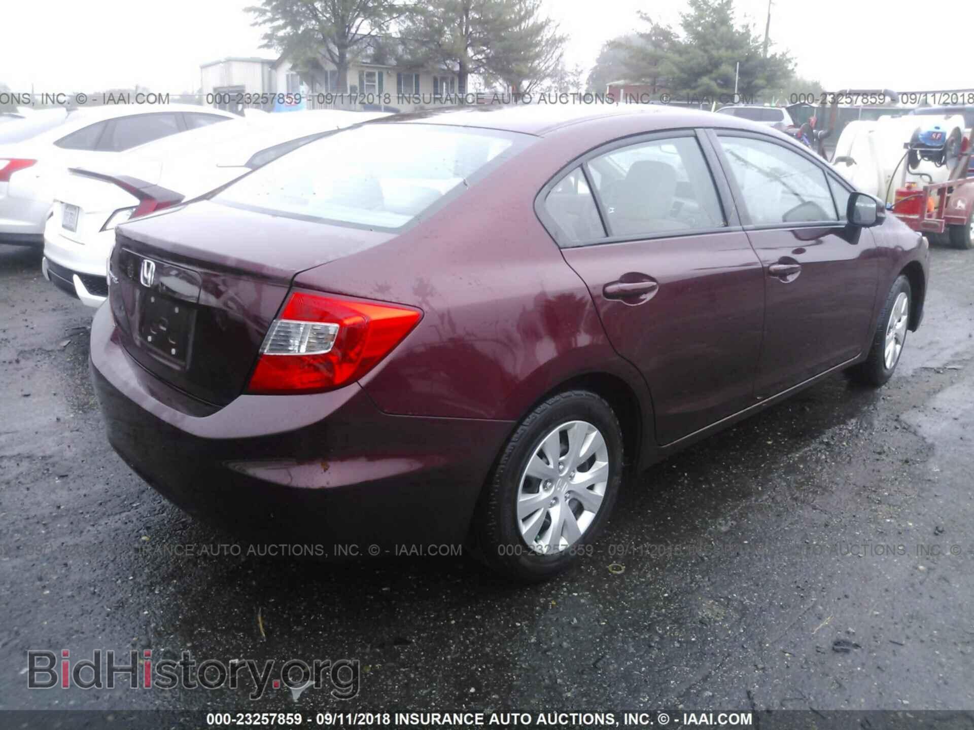 2012 Honda Civic - VIN: 2HGFB2F57CH586930 - Photo 4
