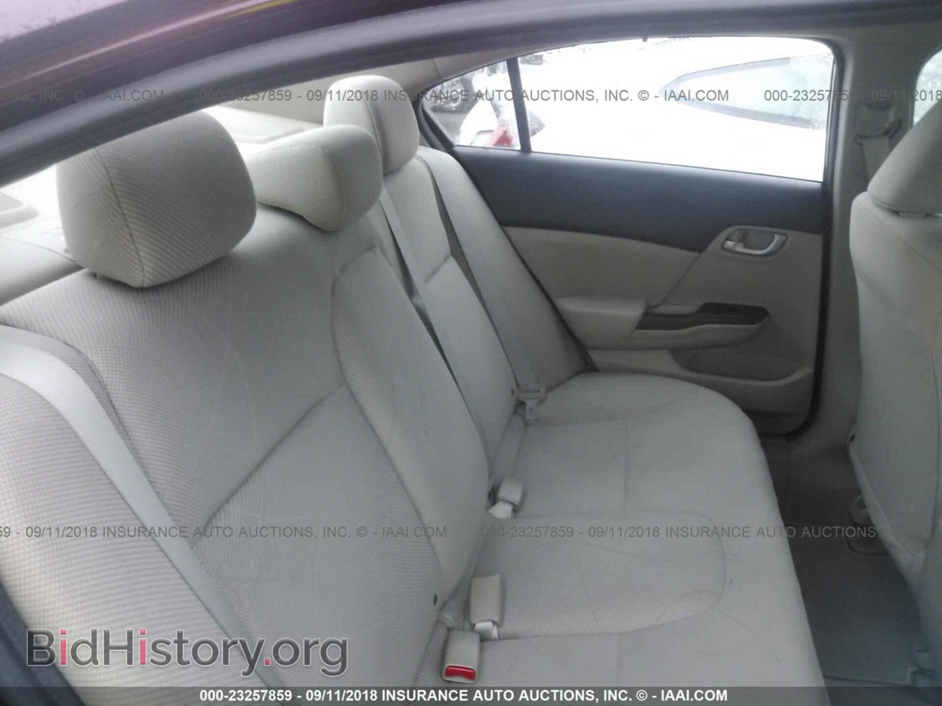 2012 Honda Civic - VIN: 2HGFB2F57CH586930 - Photo 8