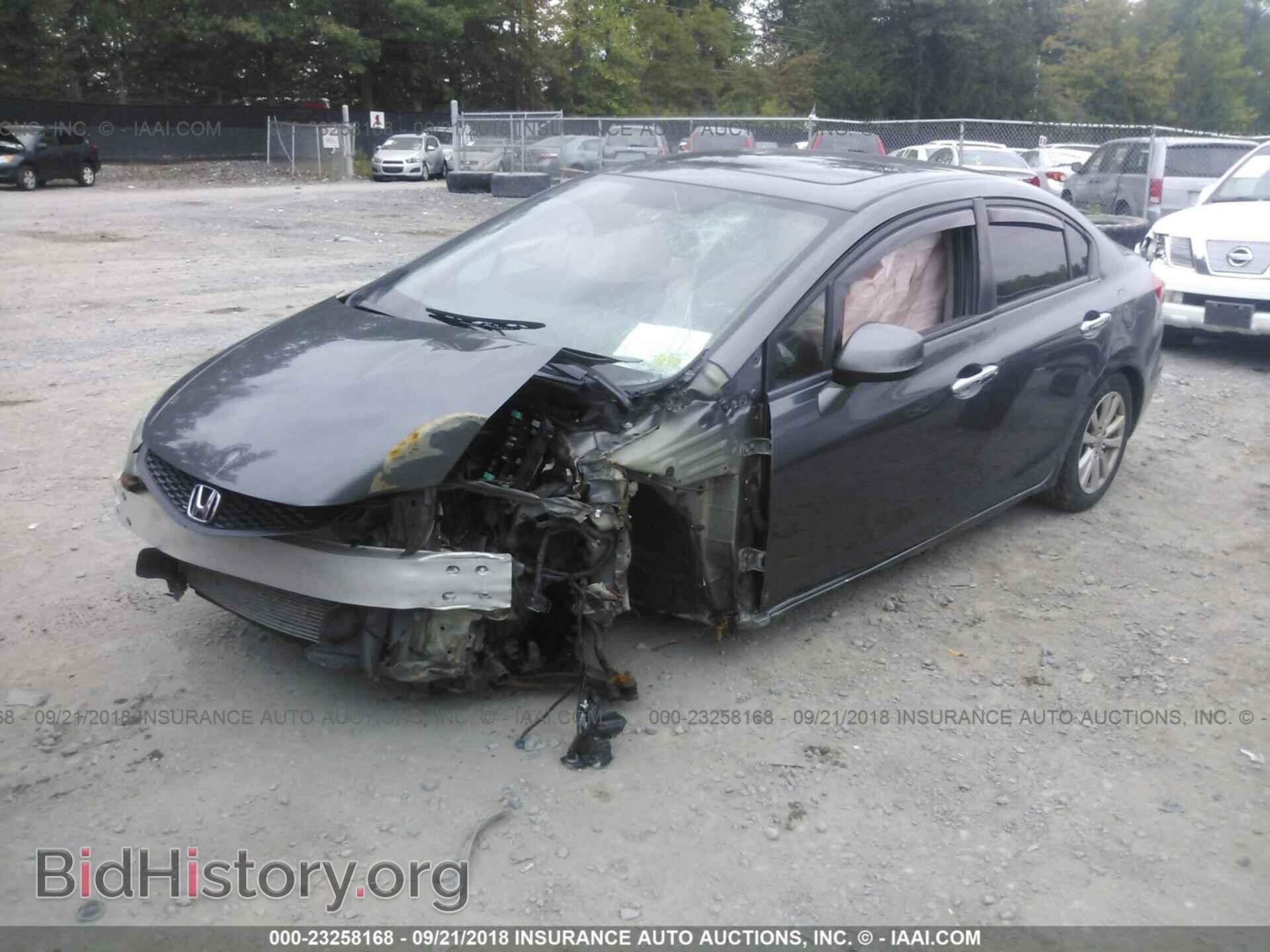 2012 Honda Civic - VIN: 2HGFB2F84CH305984 - Photo 2