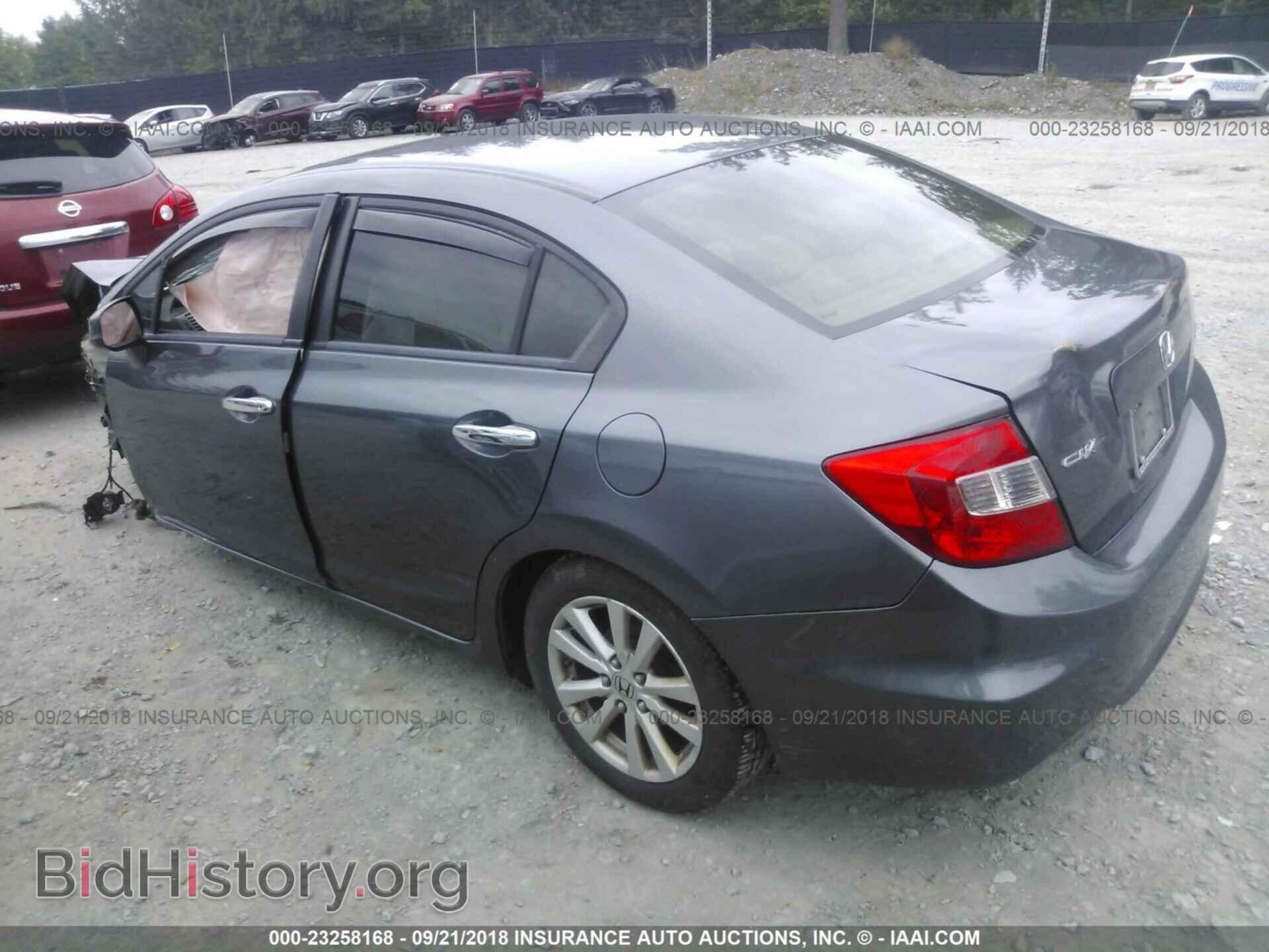 2012 Honda Civic - VIN: 2HGFB2F84CH305984 - Photo 3