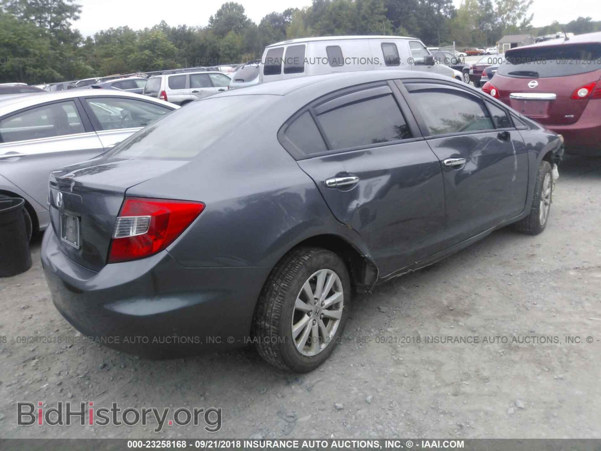2012 Honda Civic - VIN: 2HGFB2F84CH305984 - Photo 4