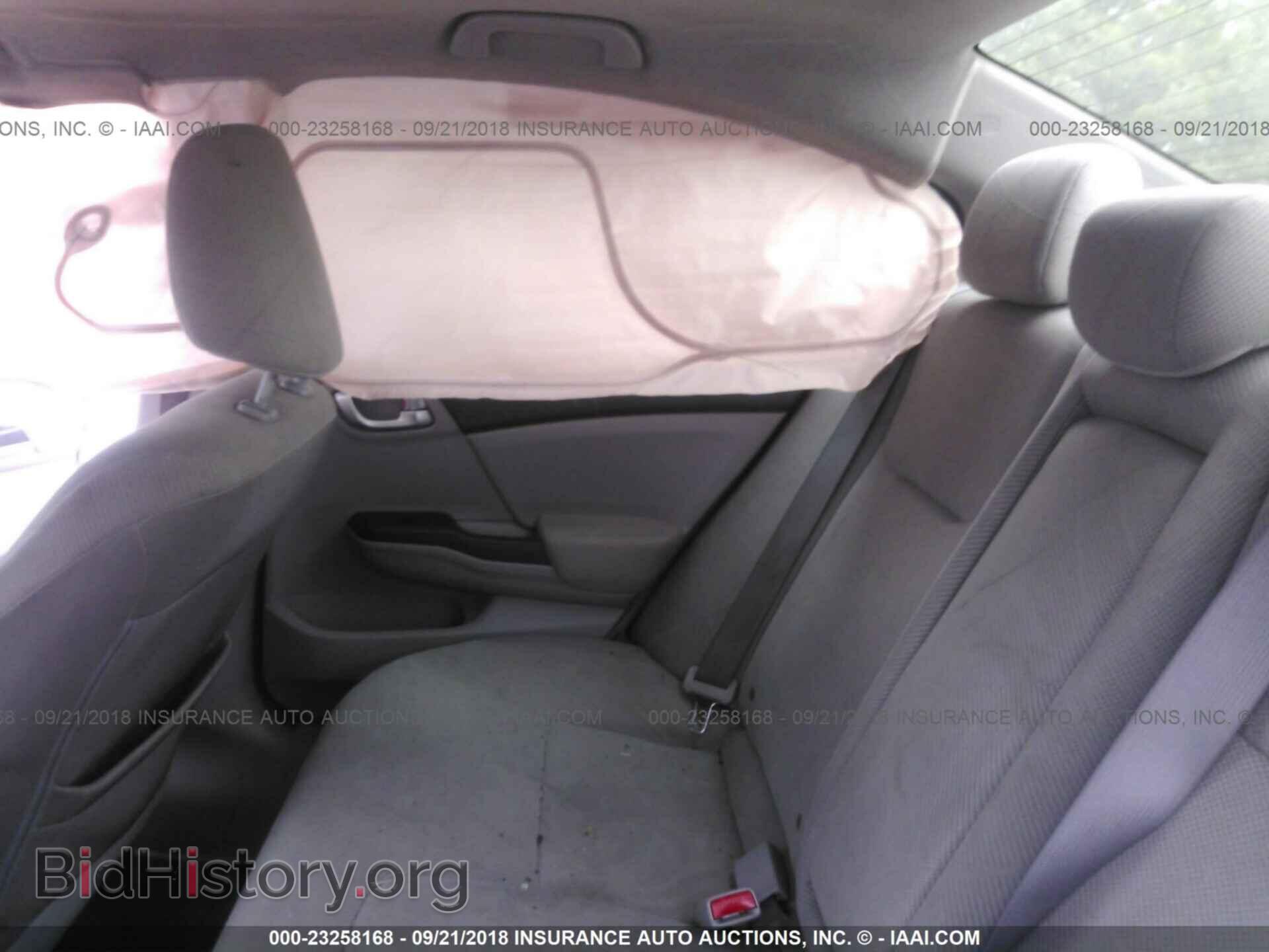 2012 Honda Civic - VIN: 2HGFB2F84CH305984 - Photo 8