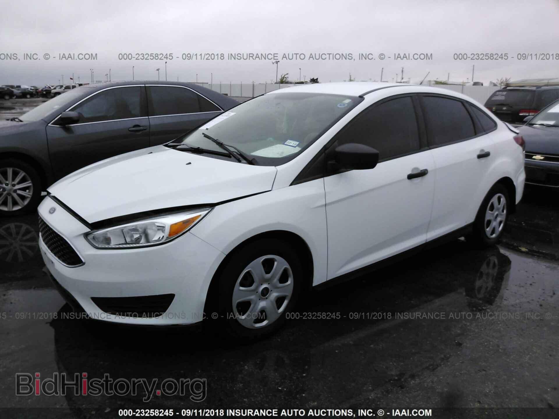 2017 Ford Focus - VIN: 1FADP3E22HL204484 - Фото 2