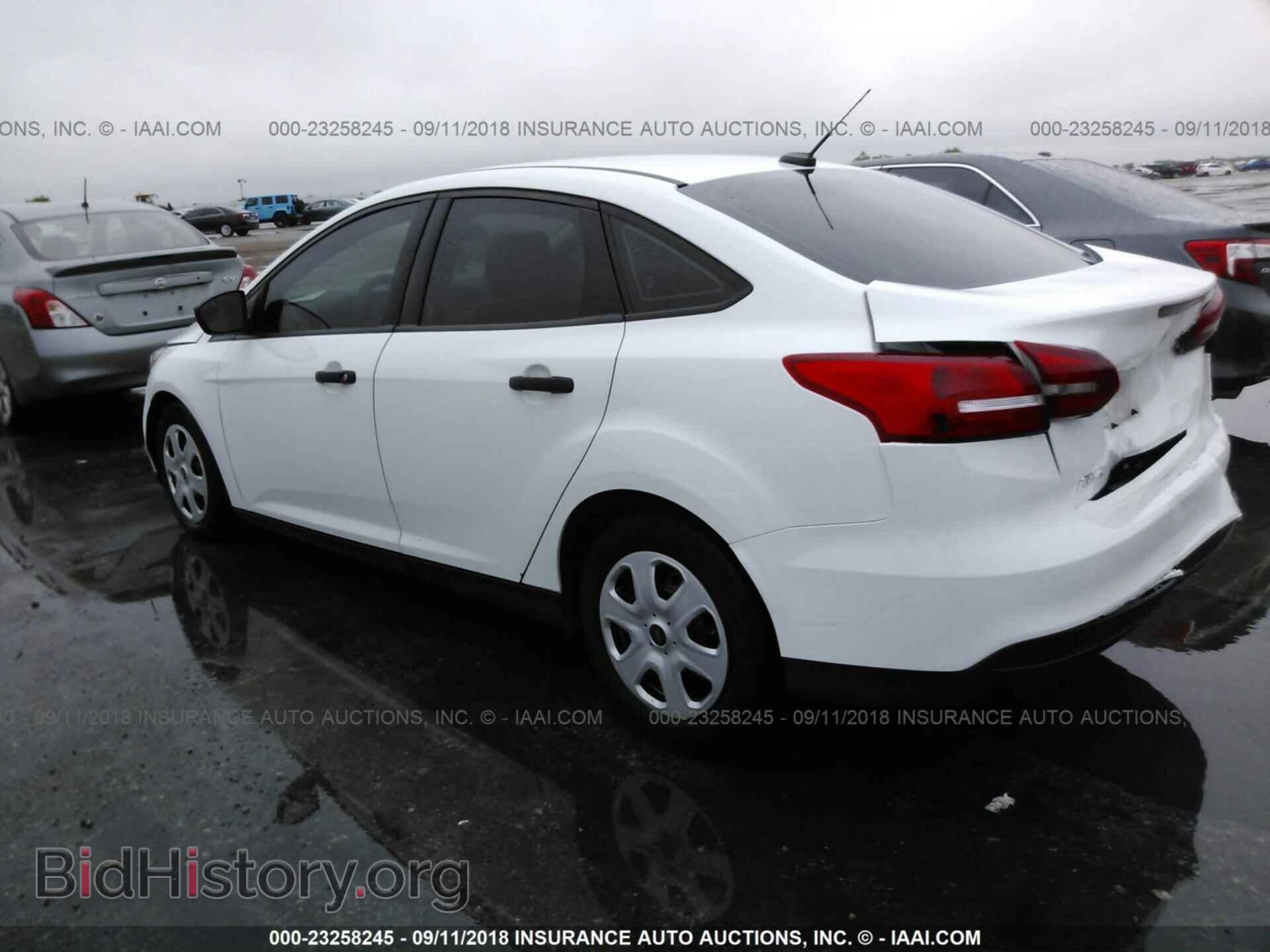 2017 Ford Focus - VIN: 1FADP3E22HL204484 - Фото 3