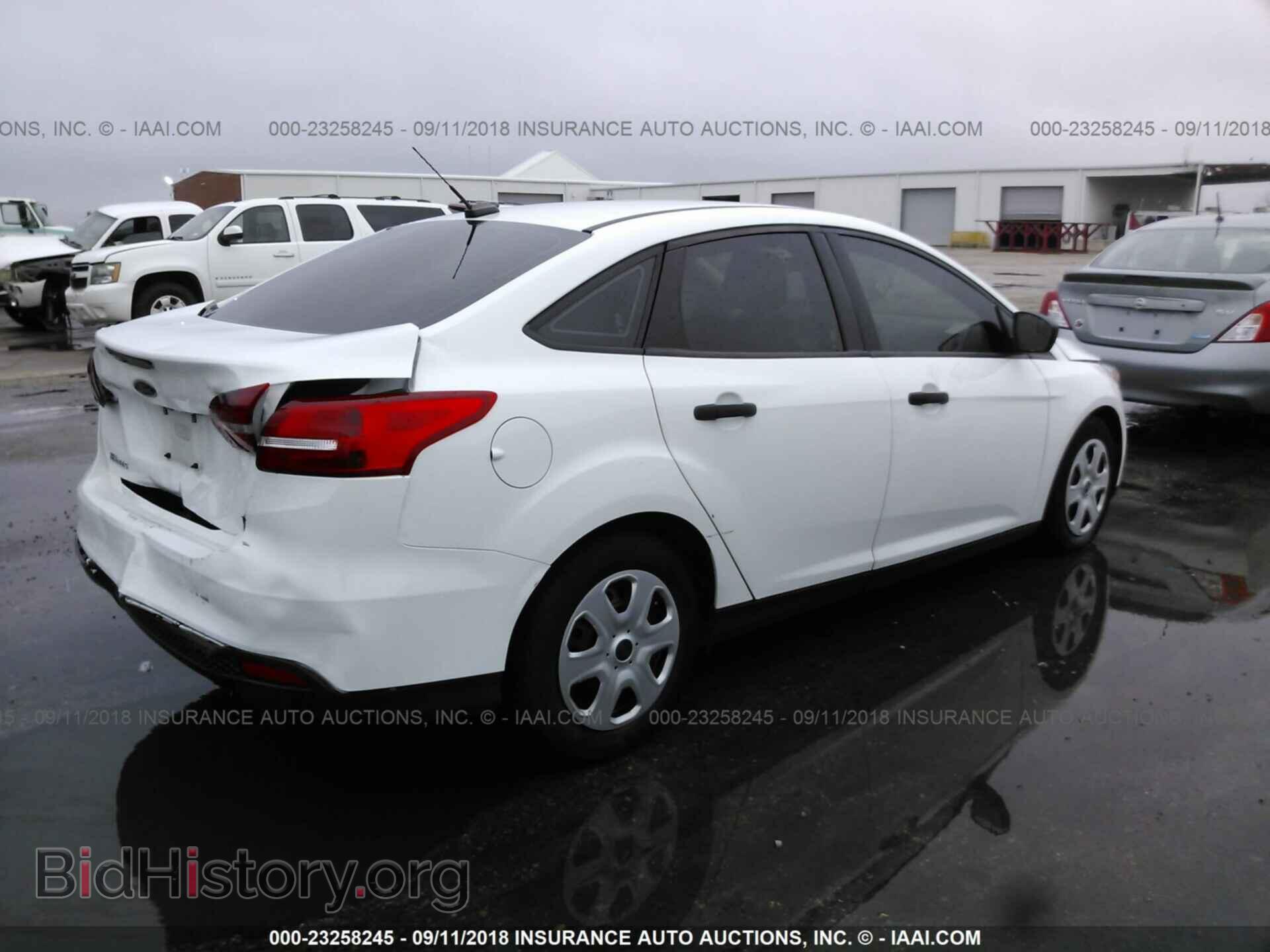 2017 Ford Focus - VIN: 1FADP3E22HL204484 - Фото 4