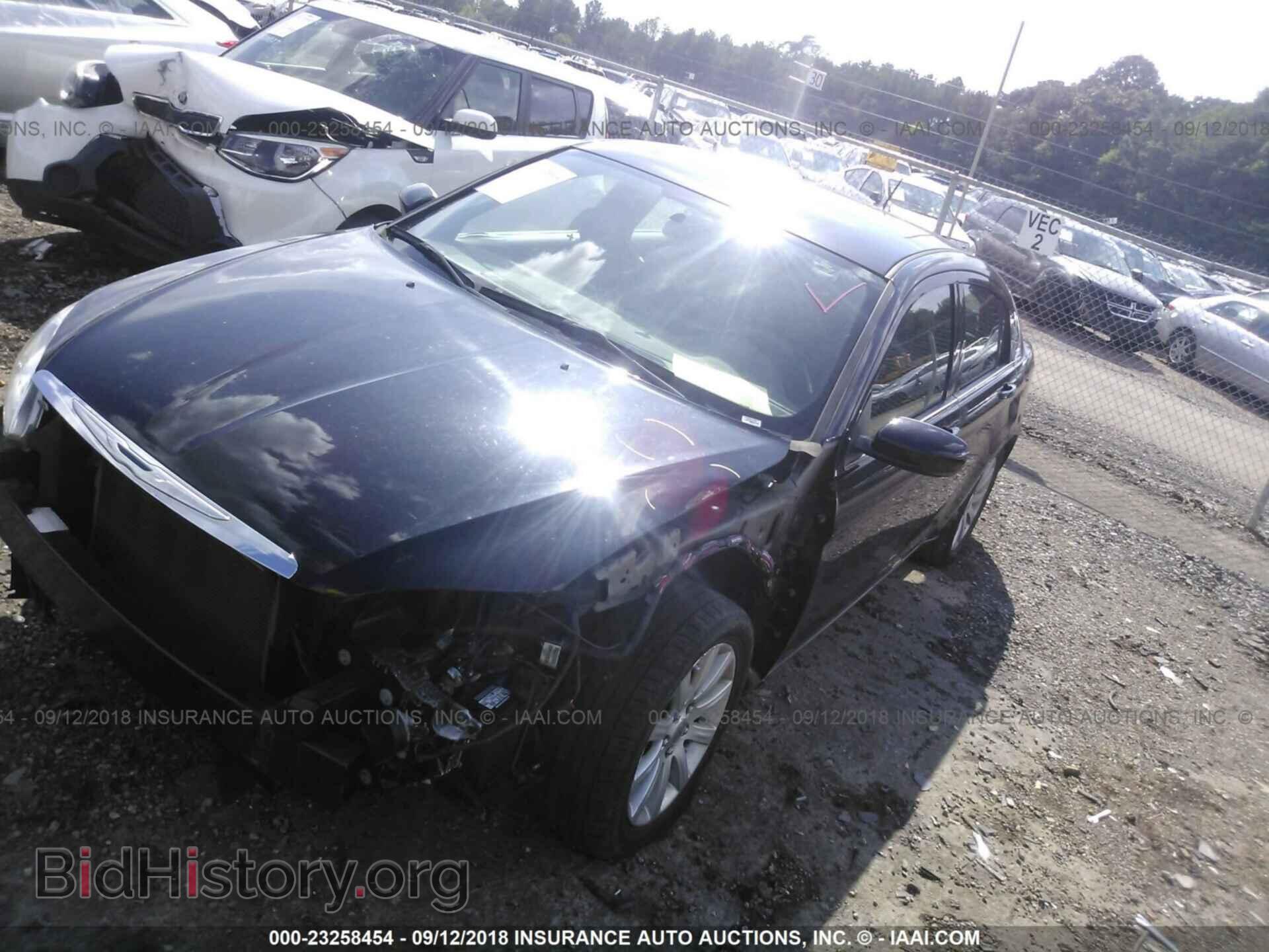 2014 Chrysler 200 - VIN: 1C3CCBBG9EN145045 - Photo 2