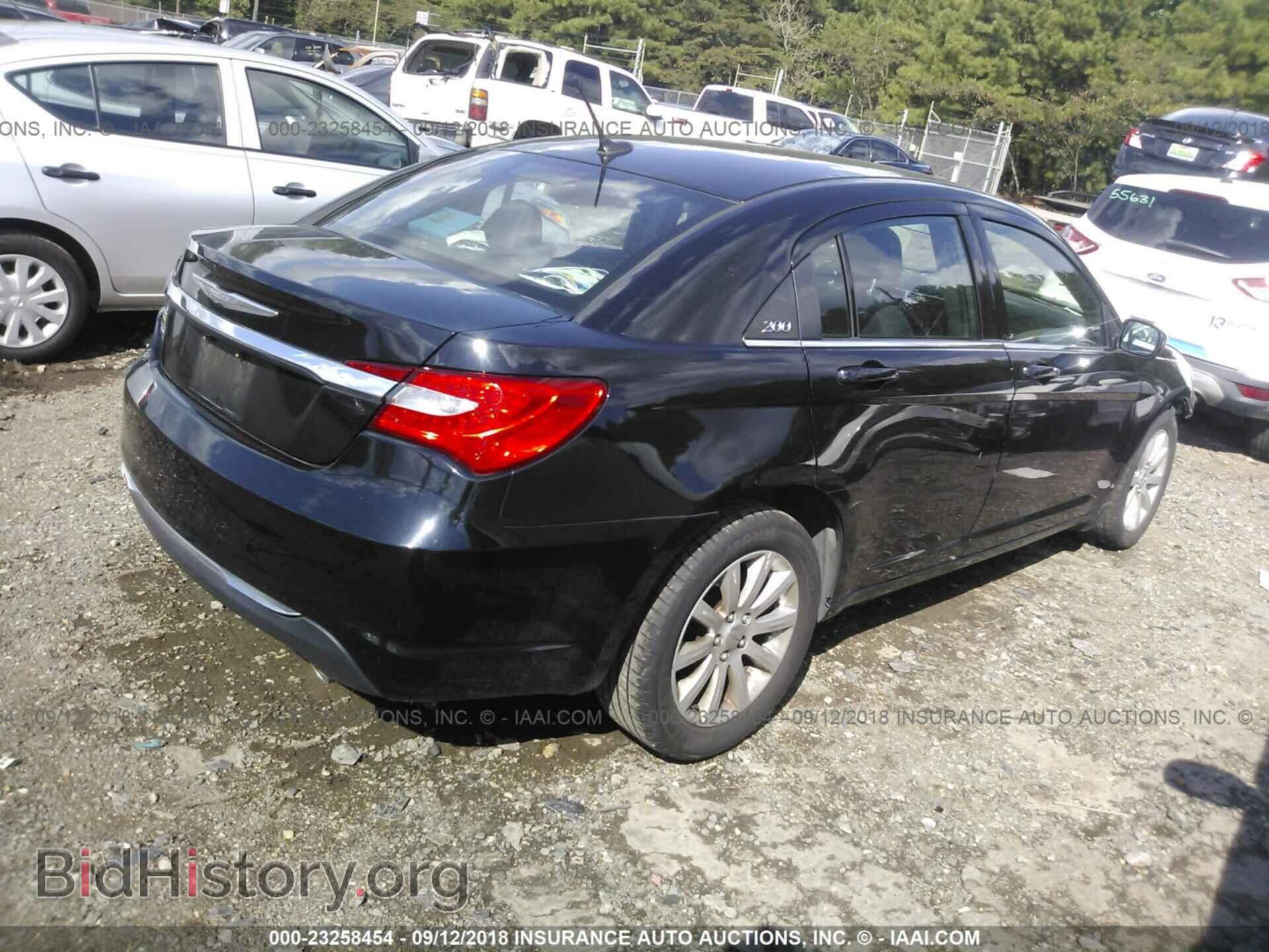 2014 Chrysler 200 - VIN: 1C3CCBBG9EN145045 - Photo 4