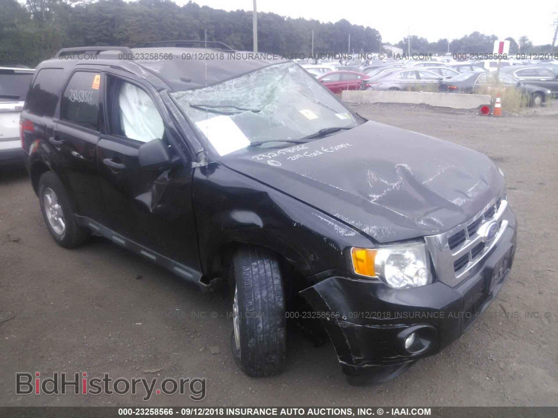 Photo 1FMCU9DG2BKB92084 - Ford Escape 2011