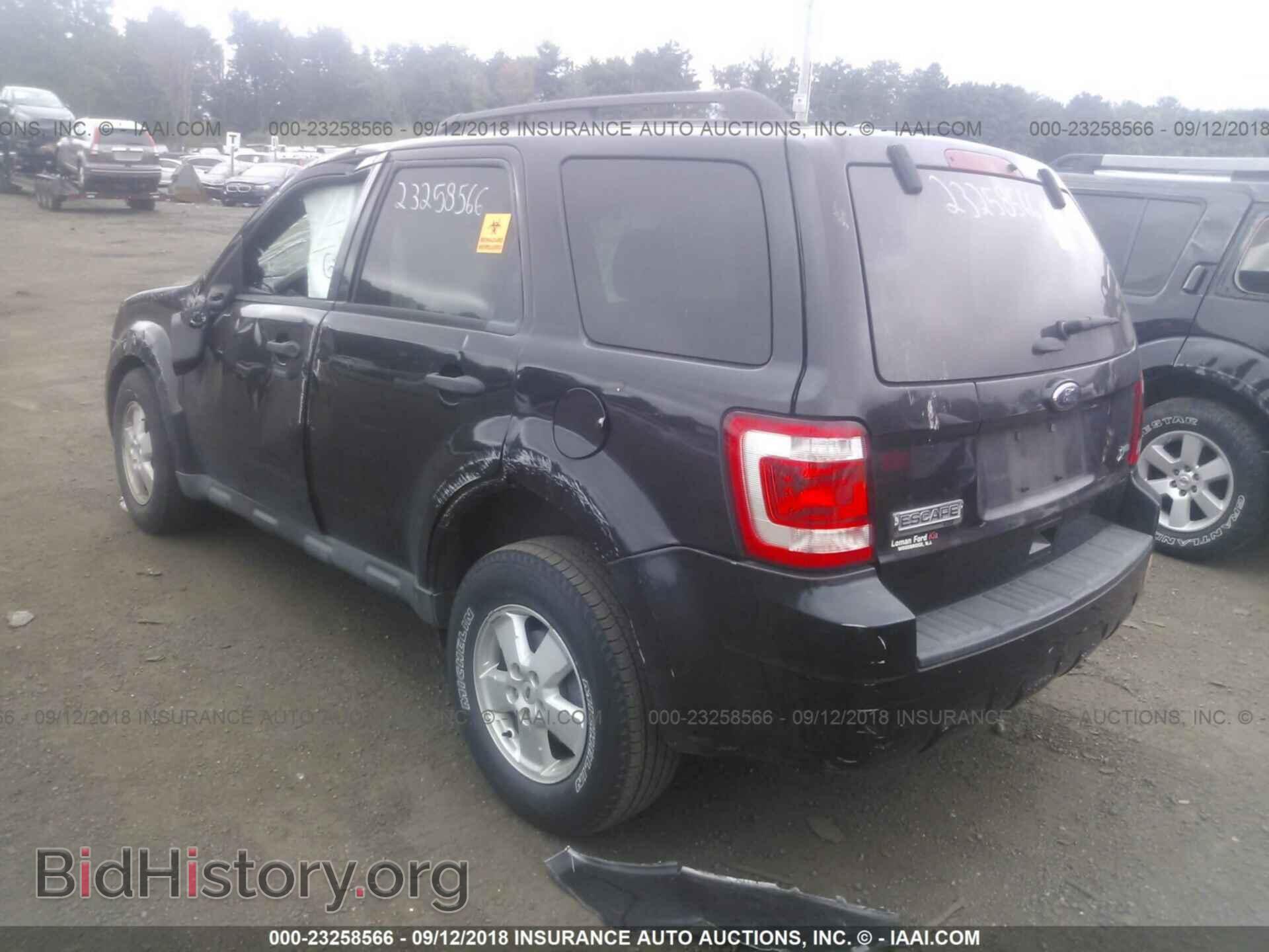 2011 Ford Escape - VIN: 1FMCU9DG2BKB92084 - Фото 3
