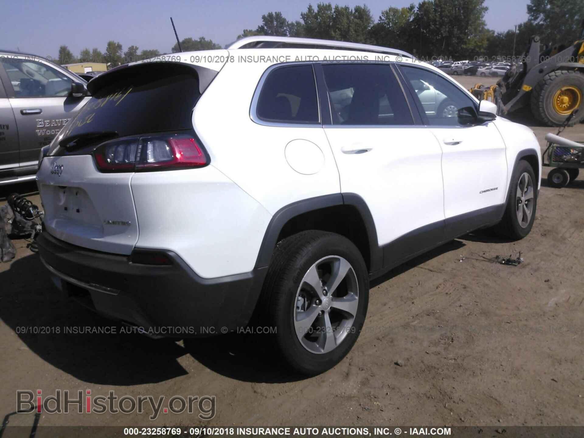 2019 Jeep Cherokee - VIN: 1C4PJMDX6KD111870 - Photo 4