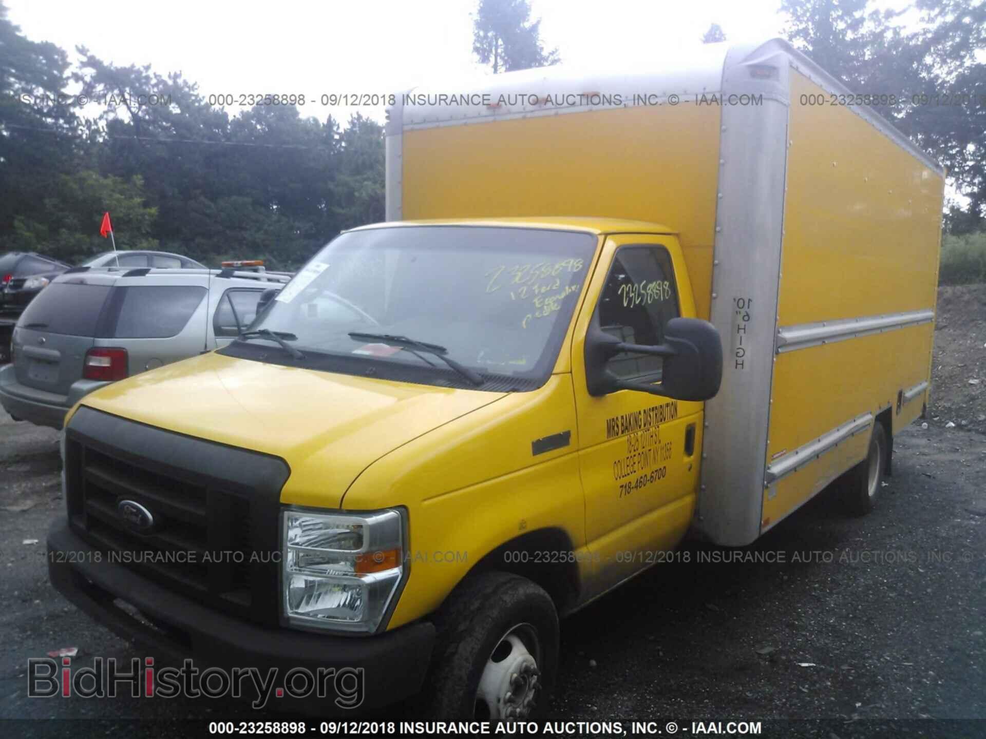 2012 Ford Econoline - VIN: 1FDWE3FS0CDA63226 - Фото 2