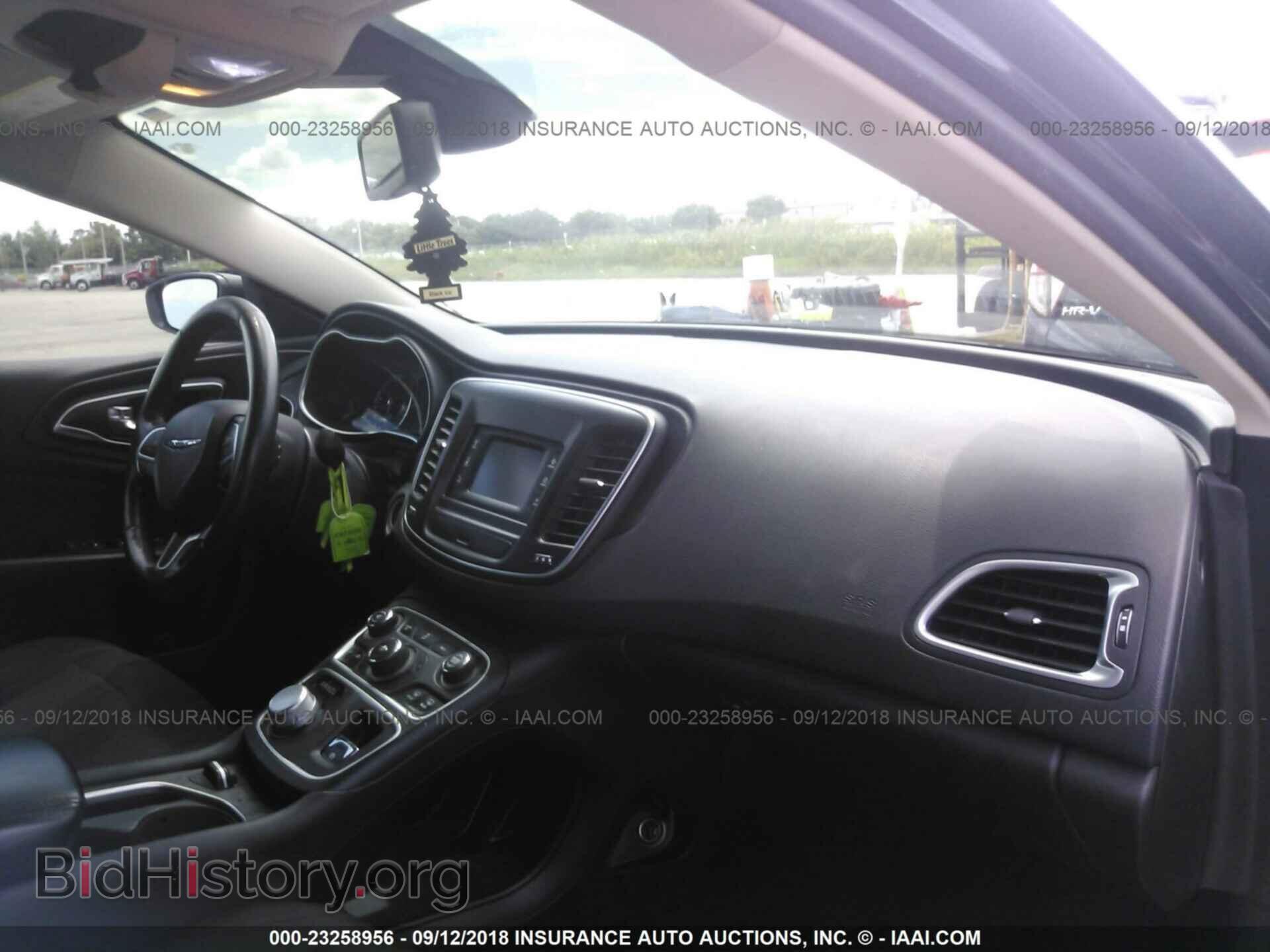 2015 Chrysler 200 - VIN: 1C3CCCAB4FN619450 - Photo 5