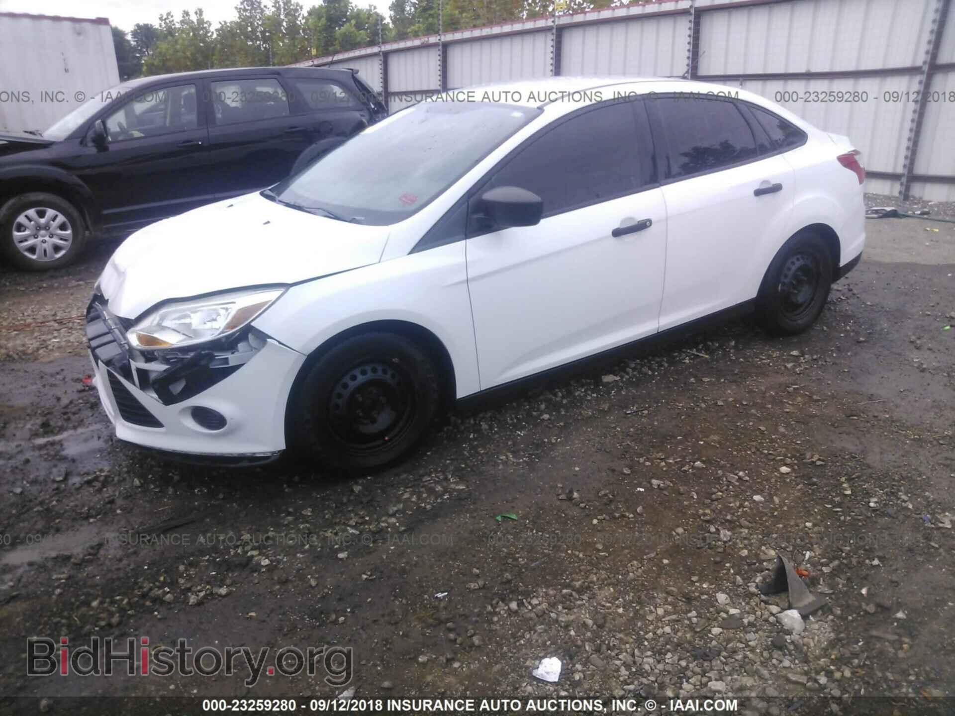 2012 Ford Focus - VIN: 1FAHP3E28CL250413 - Photo 2