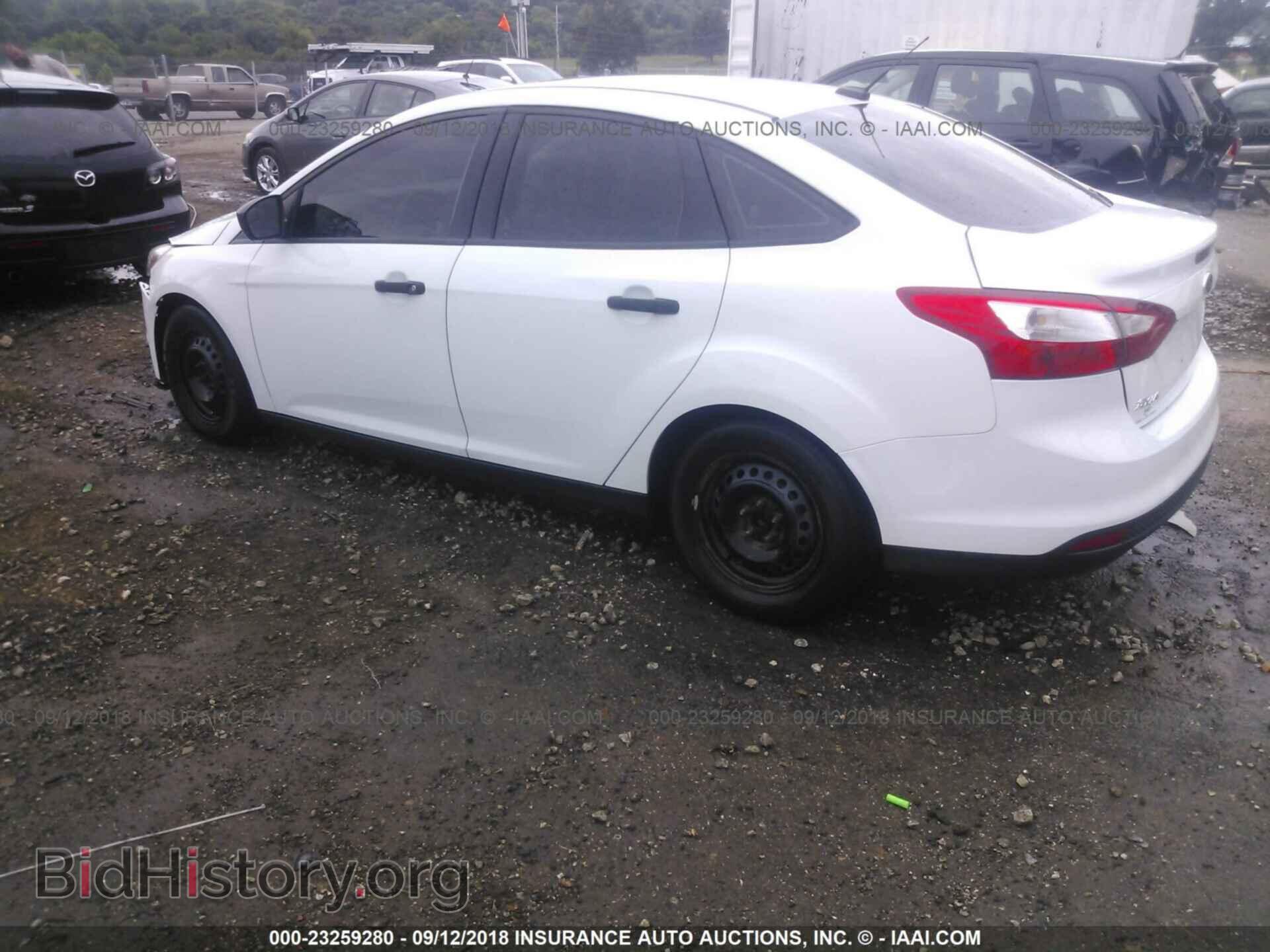 2012 Ford Focus - VIN: 1FAHP3E28CL250413 - Photo 3