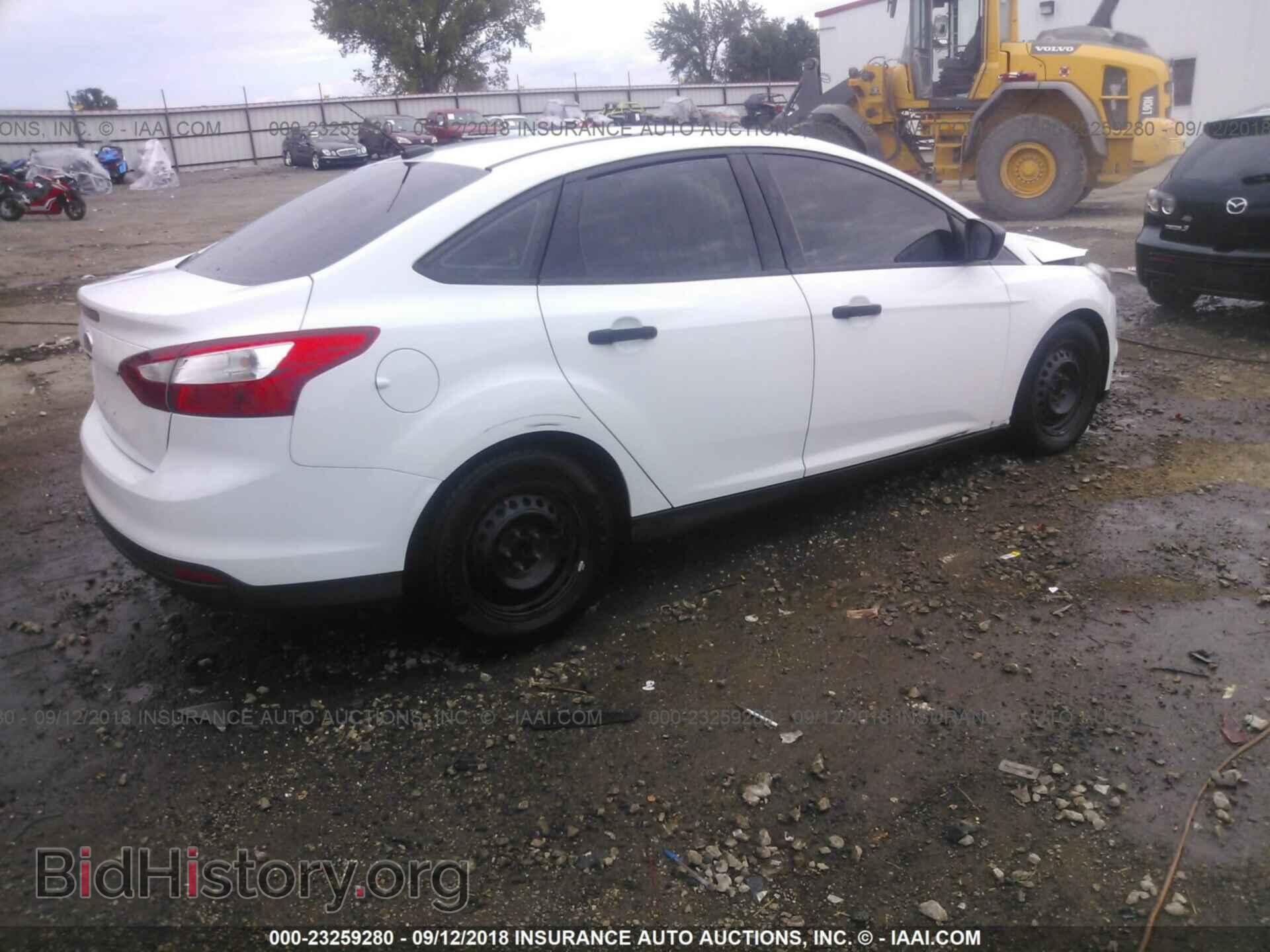 2012 Ford Focus - VIN: 1FAHP3E28CL250413 - Photo 4