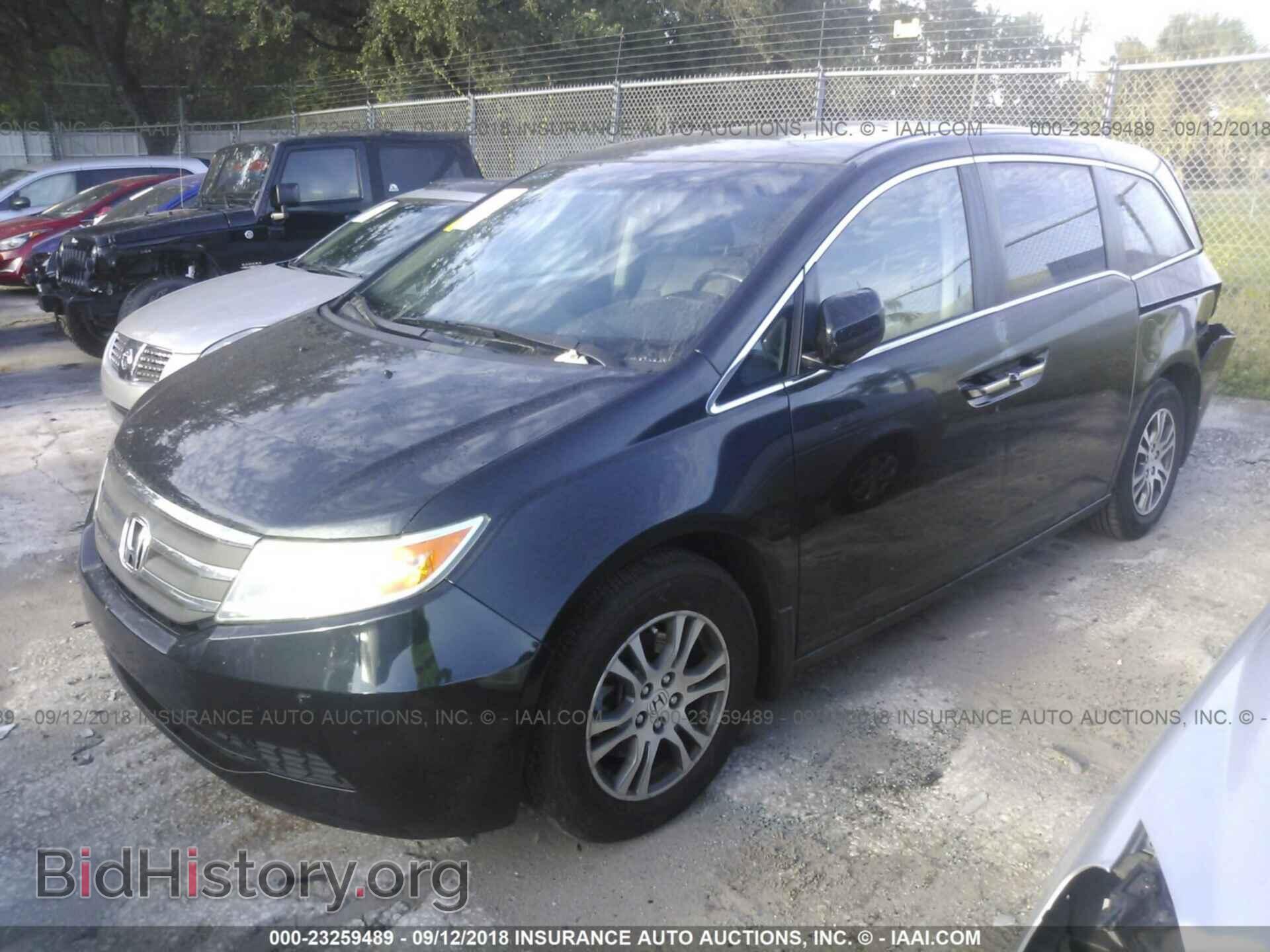 2011 Honda Odyssey - VIN: 5FNRL5H64BB035097 - Фото 2