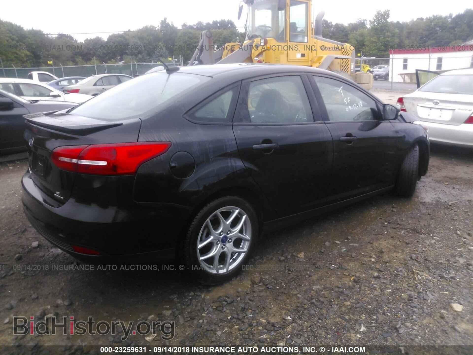 2015 Ford Focus - VIN: 1FADP3F23FL247596 - Photo 4