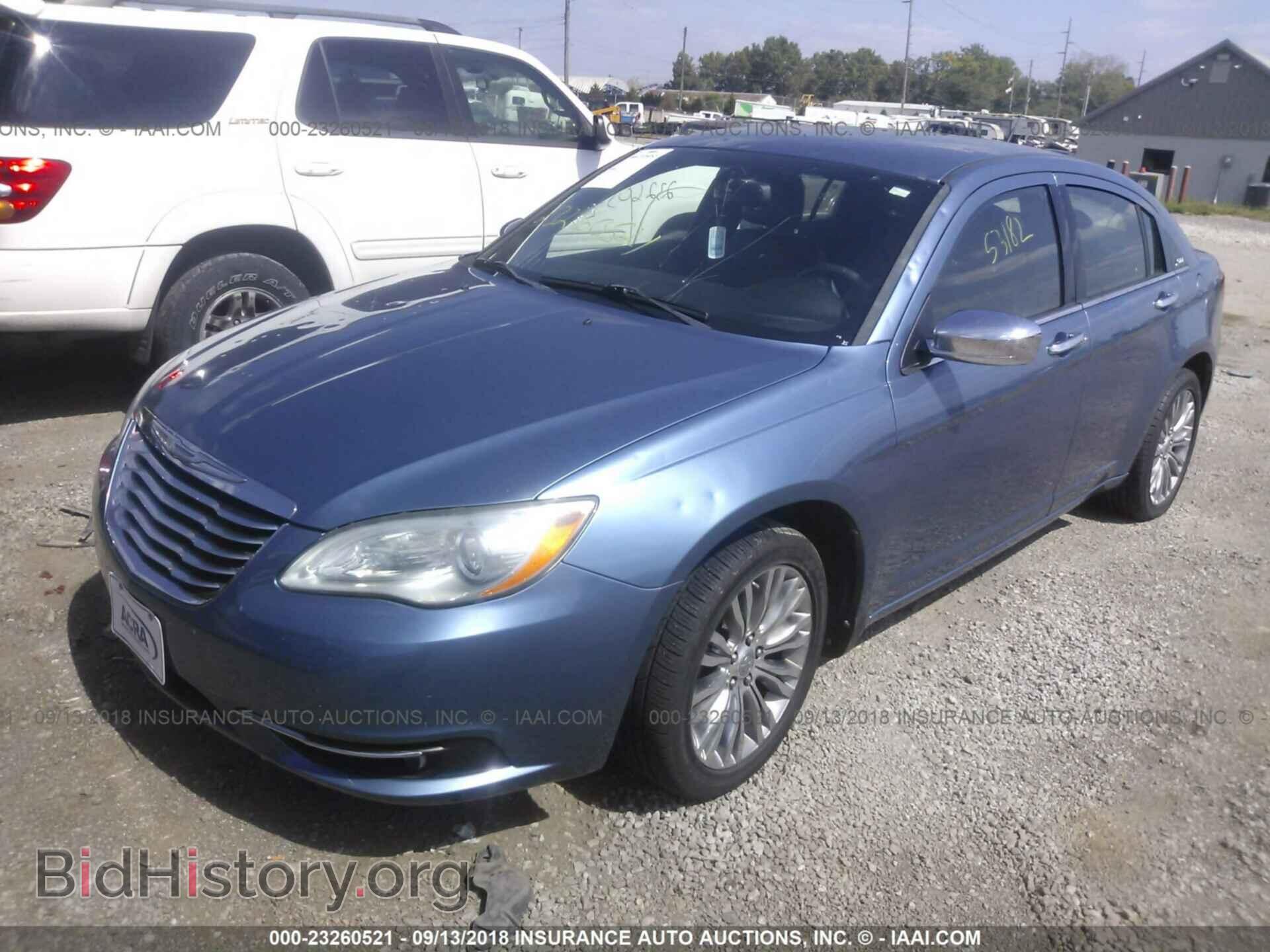 2011 Chrysler 200 - VIN: 1C3BC2FB5BN532939 - Photo 2