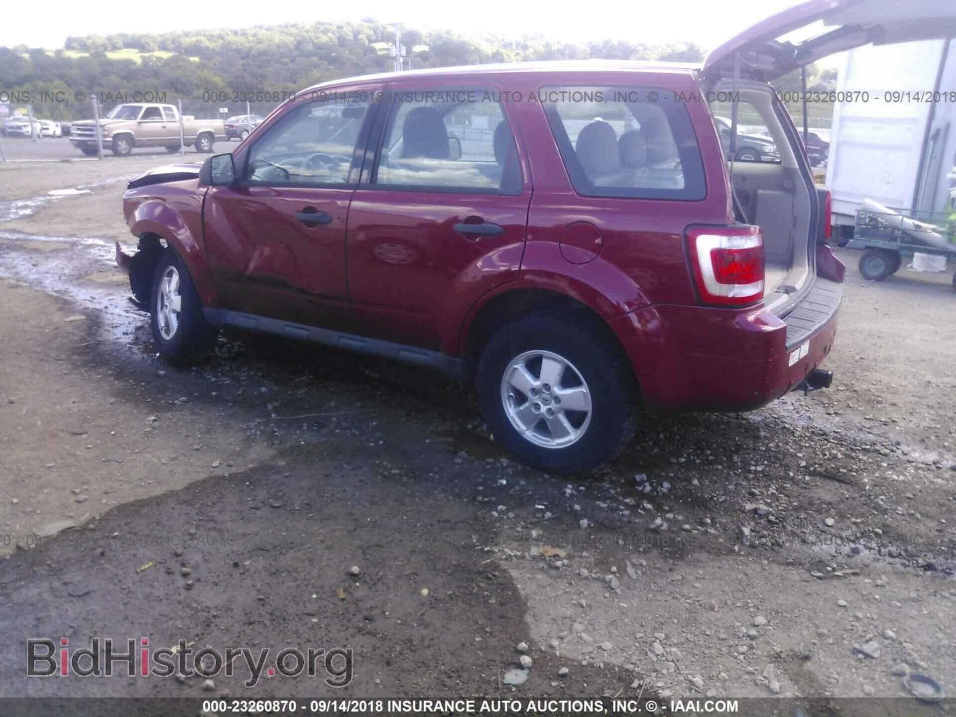 2011 Ford Escape - VIN: 1FMCU0C73BKA36651 - Фото 3