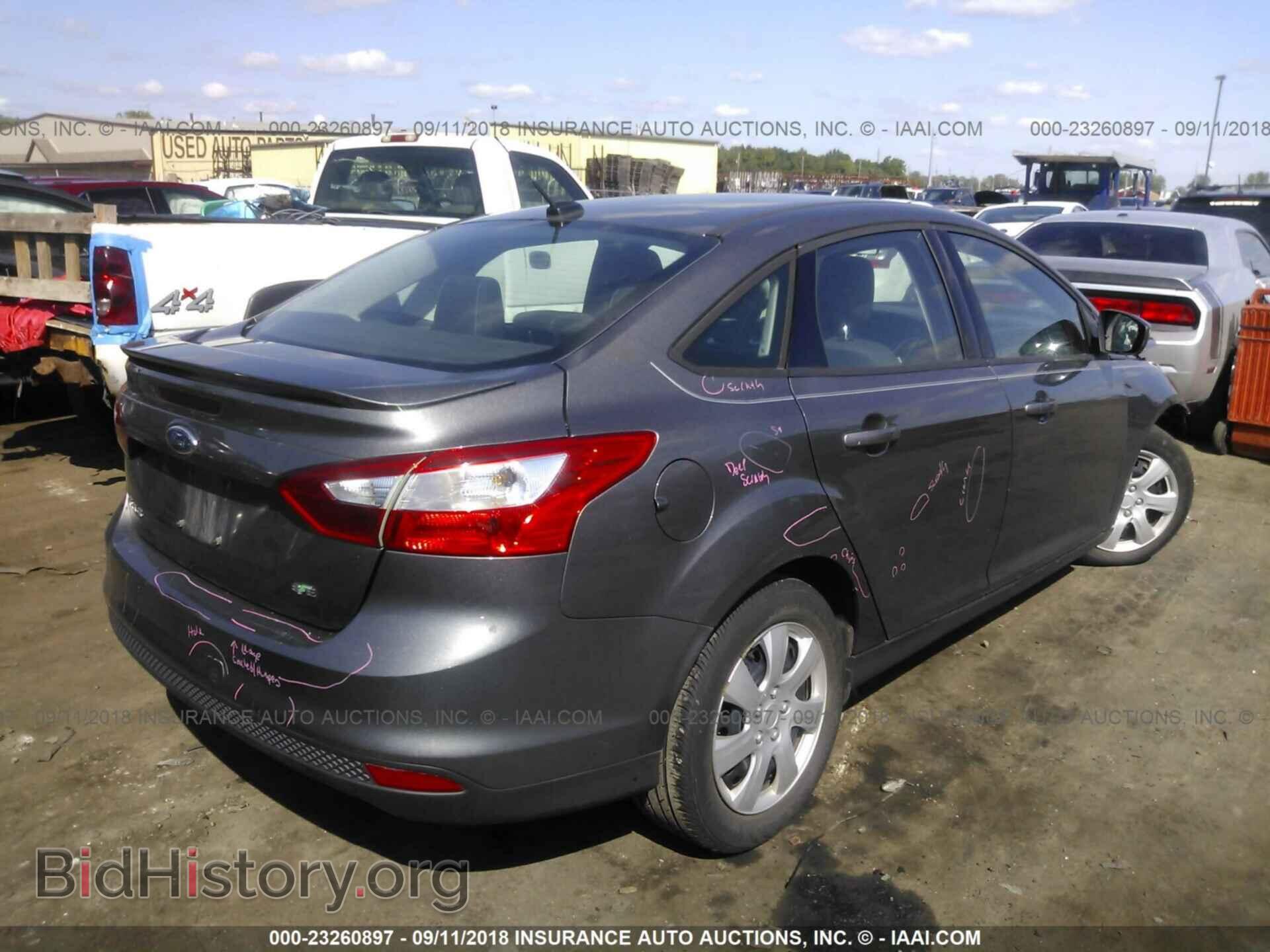 2012 Ford Focus - VIN: 1FAHP3F22CL234898 - Photo 4