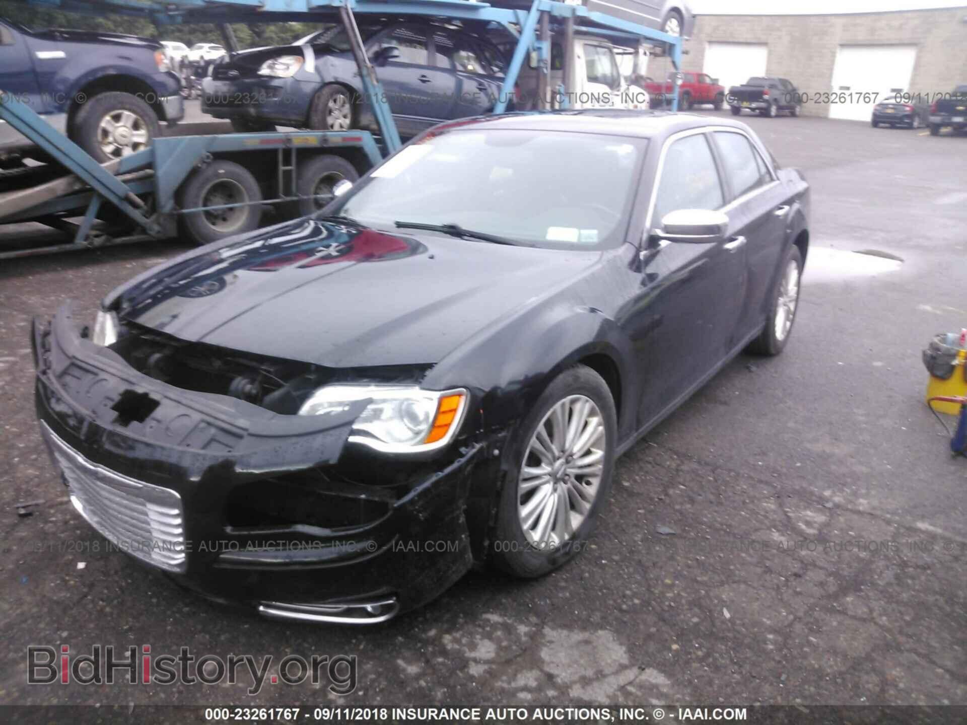 2014 Chrysler 300c - VIN: 2C3CCAKT3EH384879 - Фото 2
