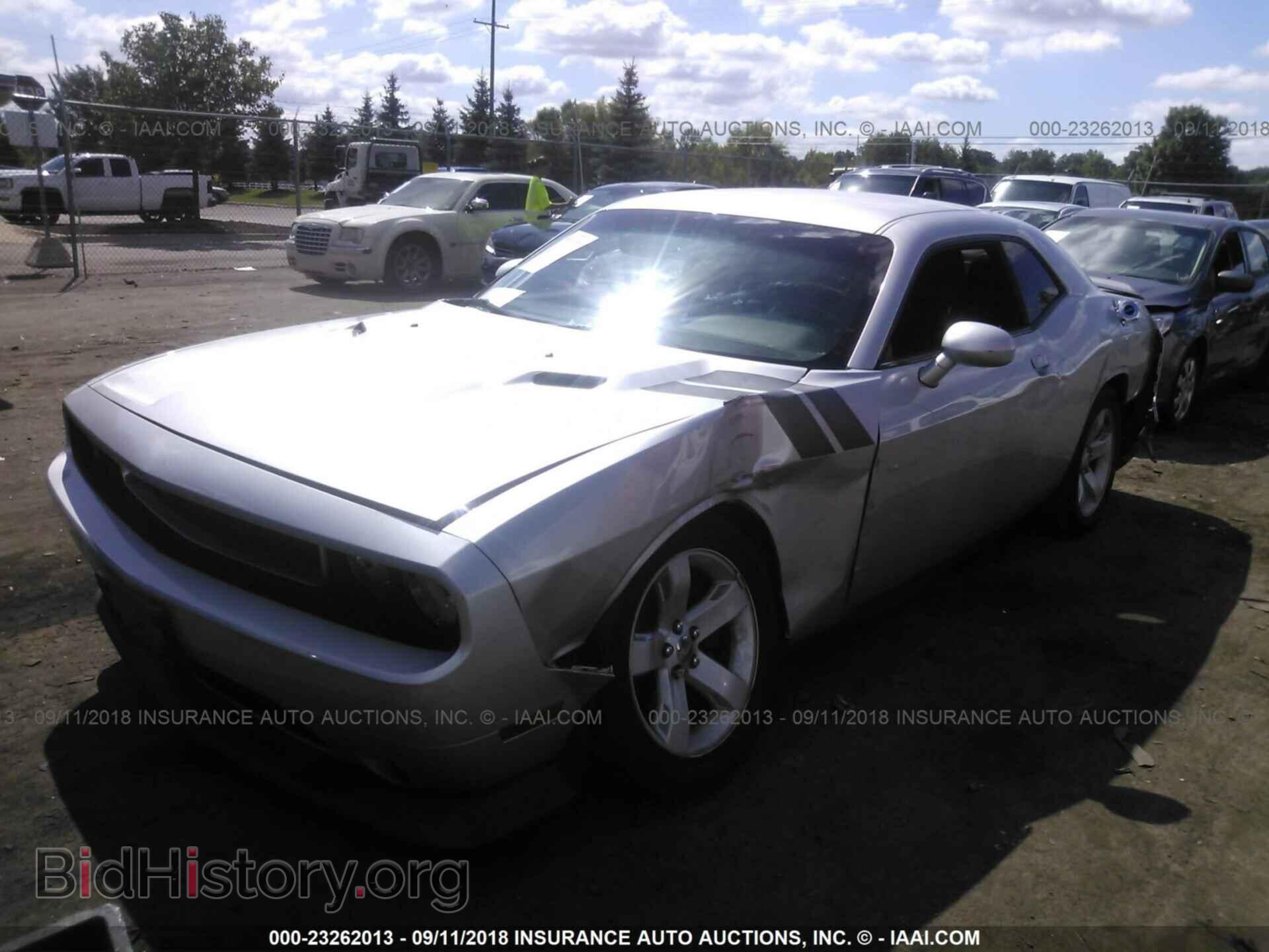2012 Dodge Challenger - VIN: 2C3CDYAG2CH293822 - Photo 2