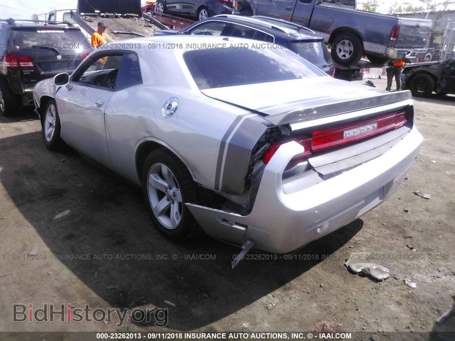 2012 Dodge Challenger - VIN: 2C3CDYAG2CH293822 - Photo 3