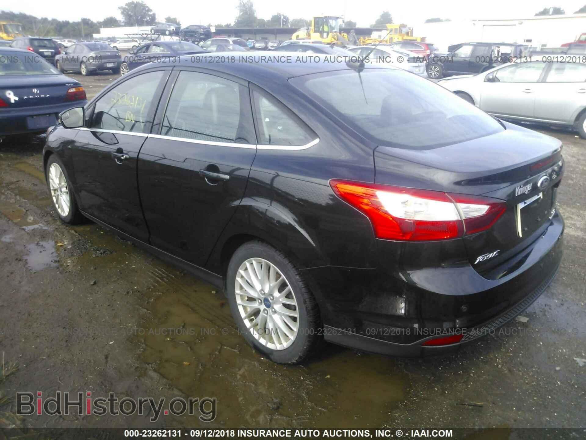 2012 Ford Focus - VIN: 1FAHP3H28CL421463 - Photo 3