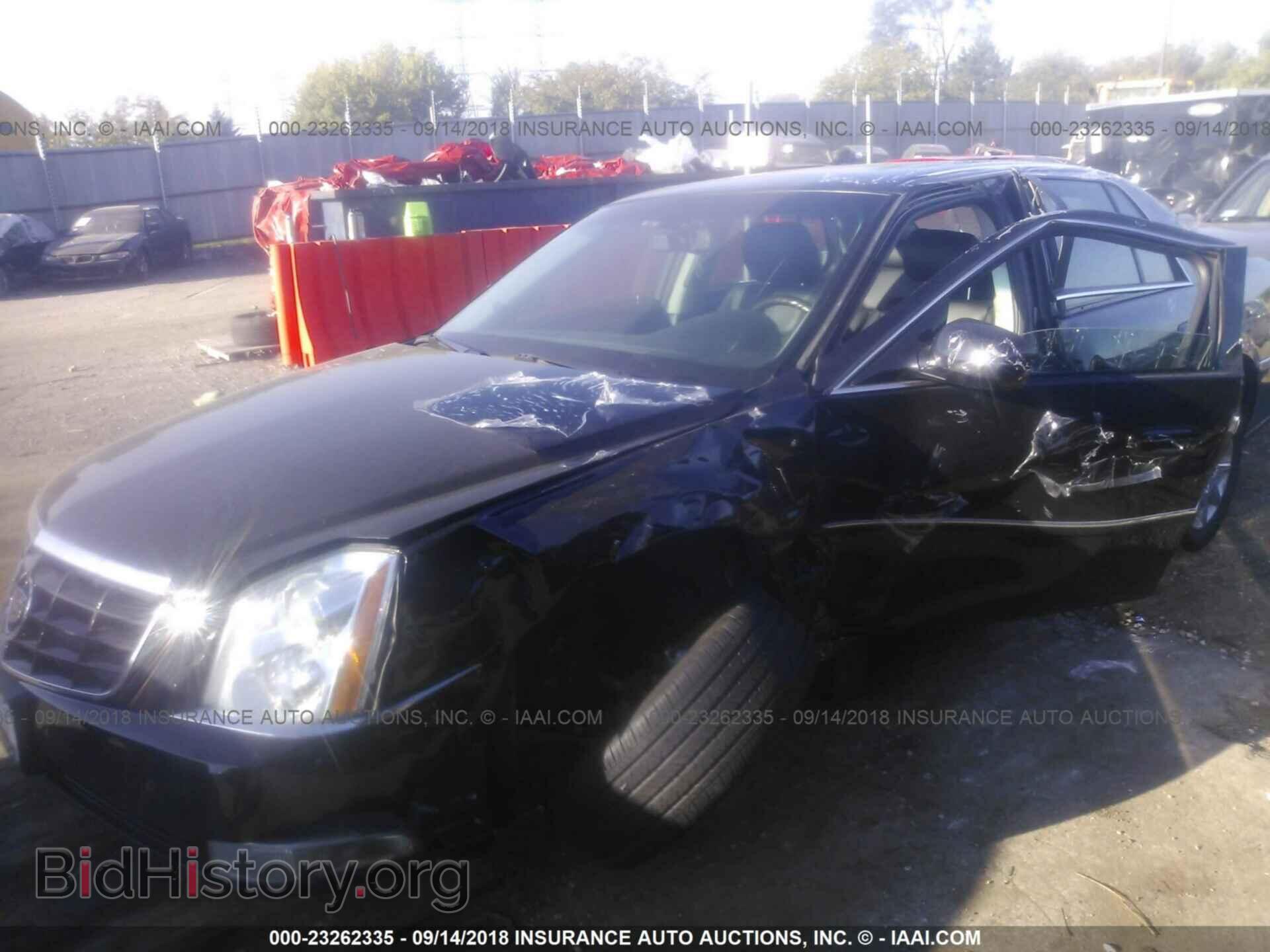 2011 Cadillac Dts - VIN: 1G6KH5E63BU125357 - Фото 2