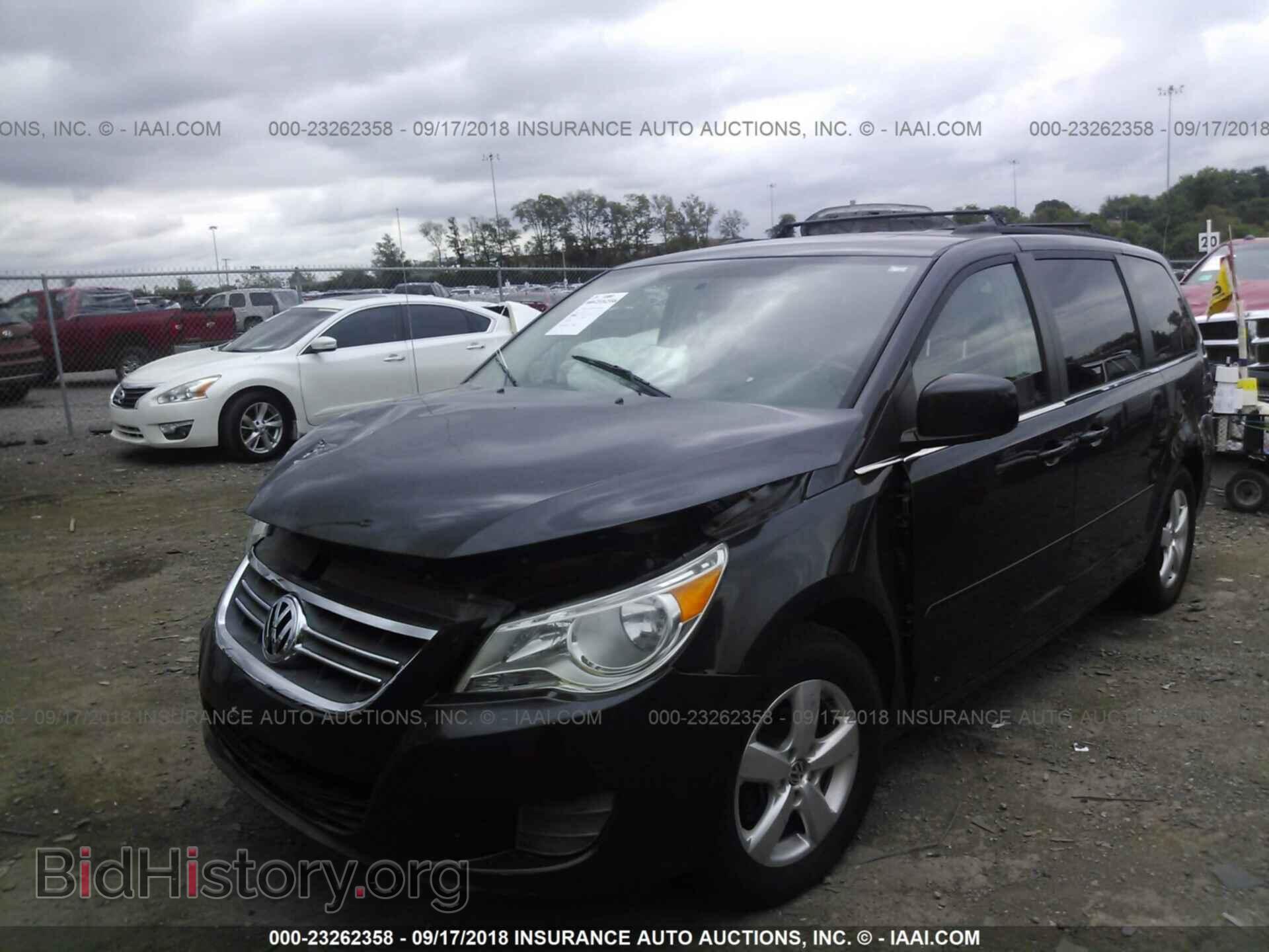 2011 VOLKSWAGEN ROUTAN - VIN: 2V4RW5DG3BR698564 - Фото 2
