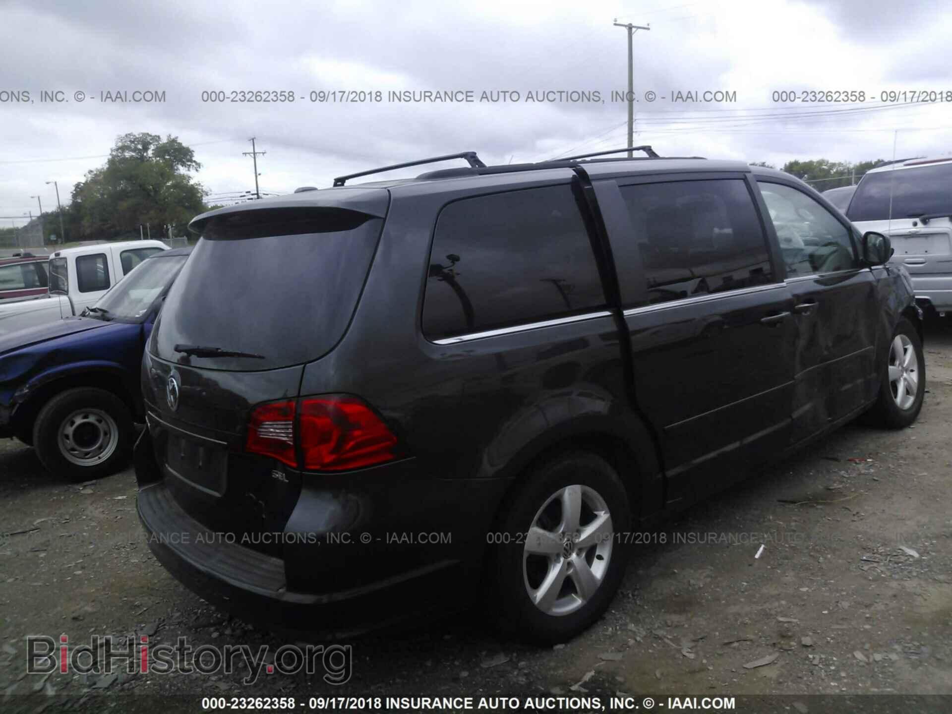2011 VOLKSWAGEN ROUTAN - VIN: 2V4RW5DG3BR698564 - Фото 4