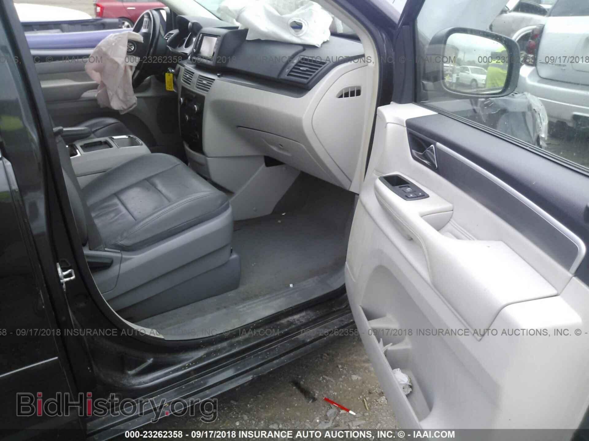2011 VOLKSWAGEN ROUTAN - VIN: 2V4RW5DG3BR698564 - Фото 5