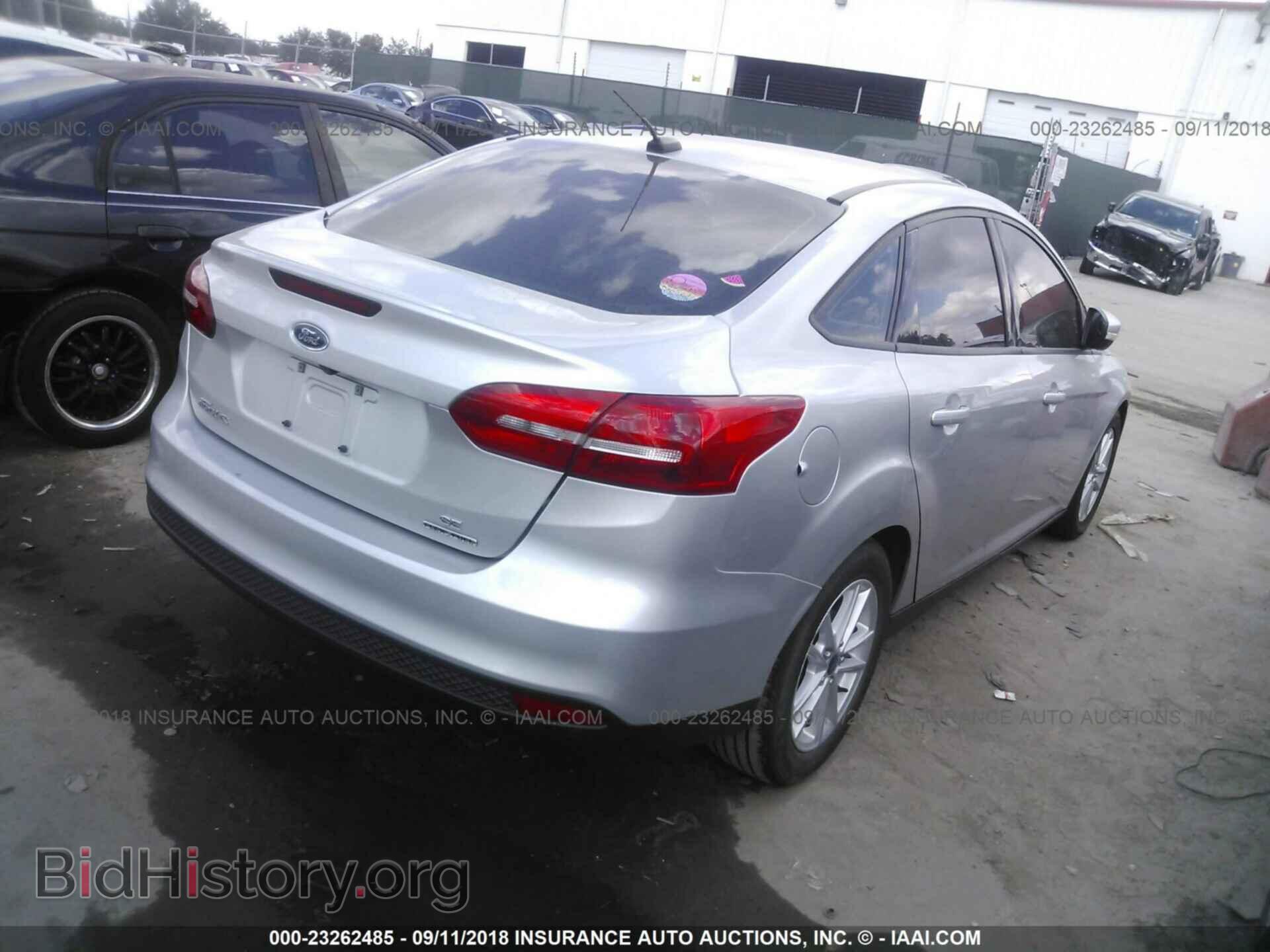 2016 Ford Focus - VIN: 1FADP3F2XGL277308 - Photo 4