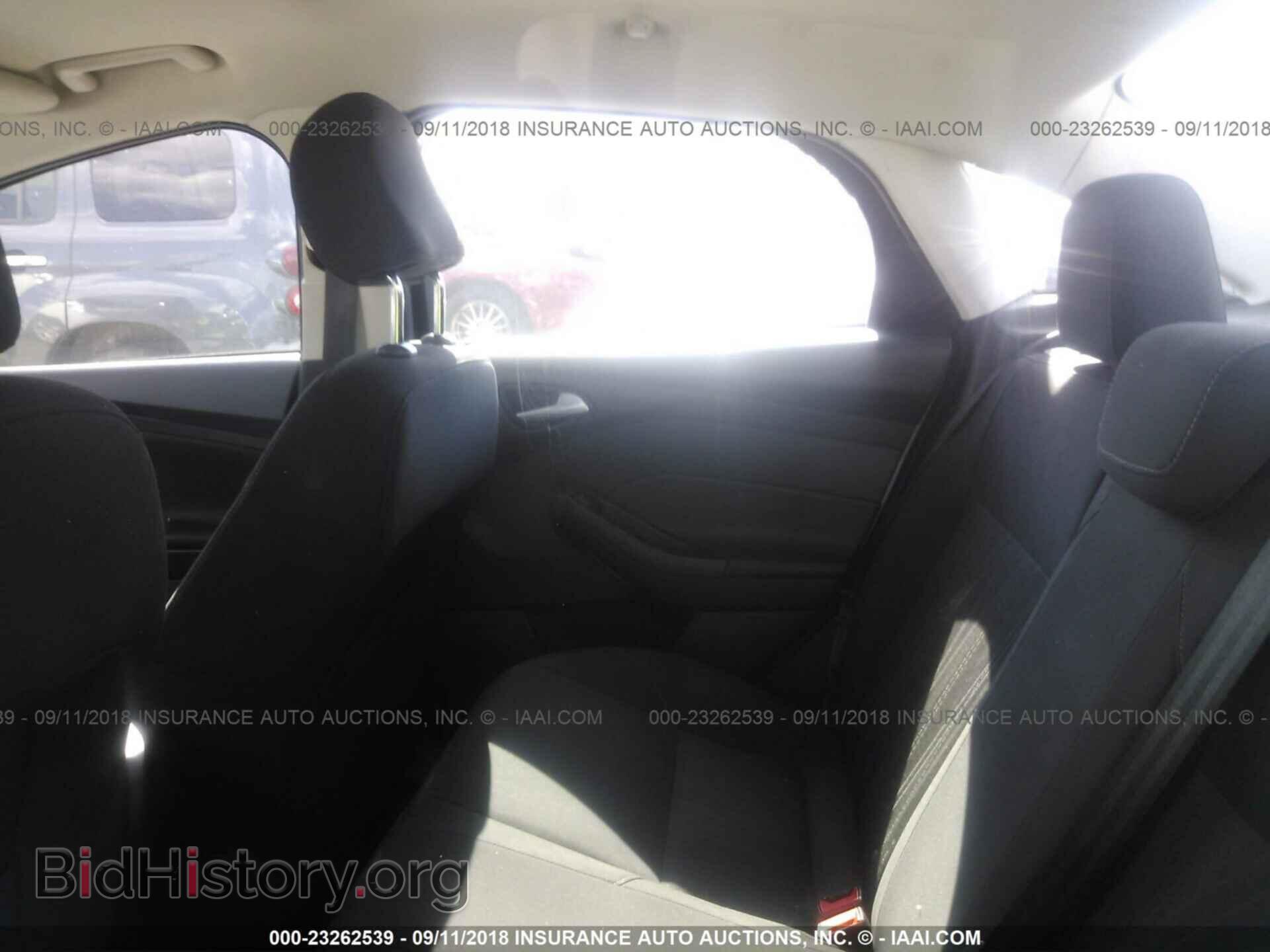2015 Ford Focus - VIN: 1FADP3F22FL317606 - Photo 8