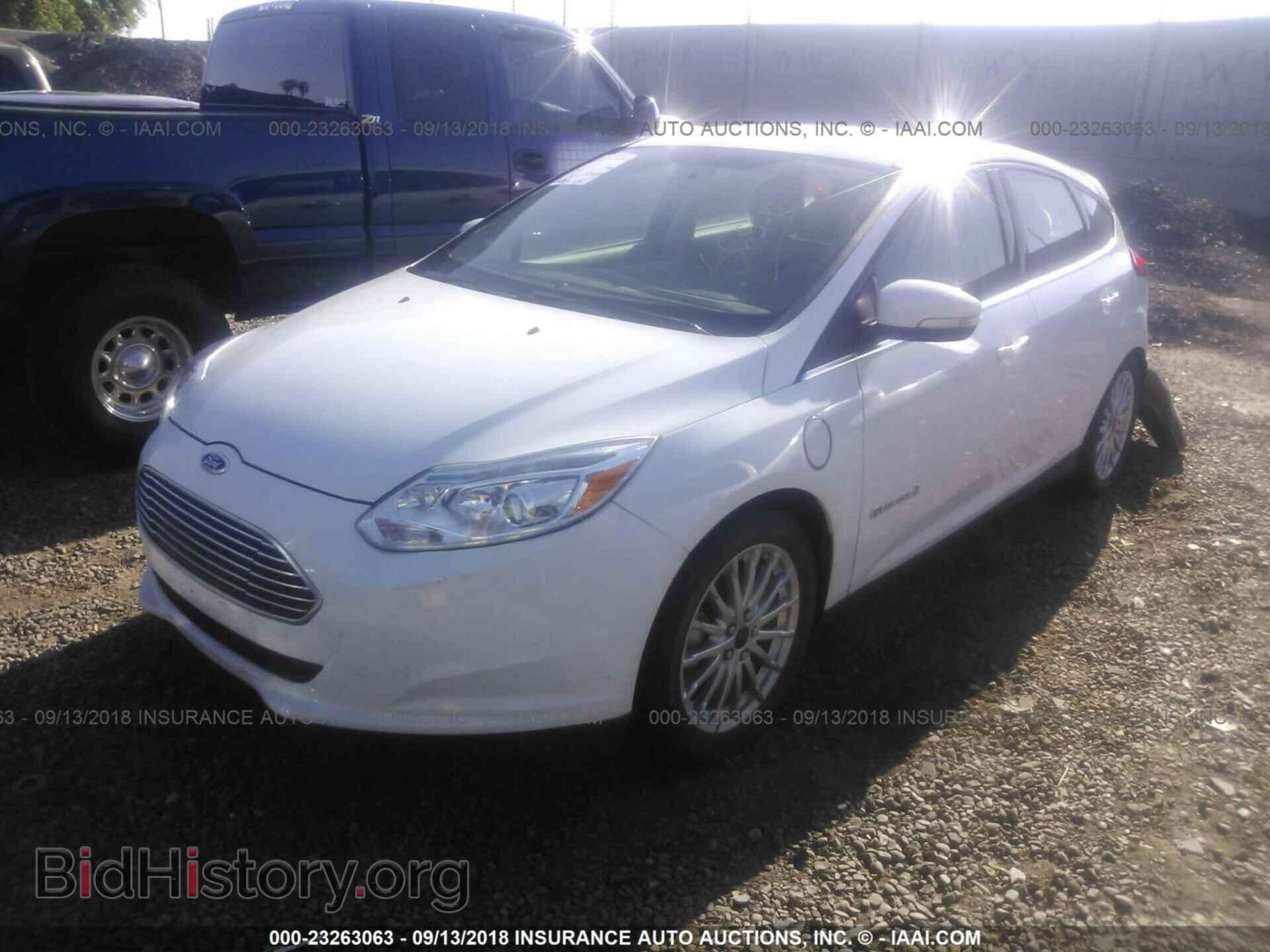 2016 Ford Focus - VIN: 1FADP3R46GL258686 - Photo 2