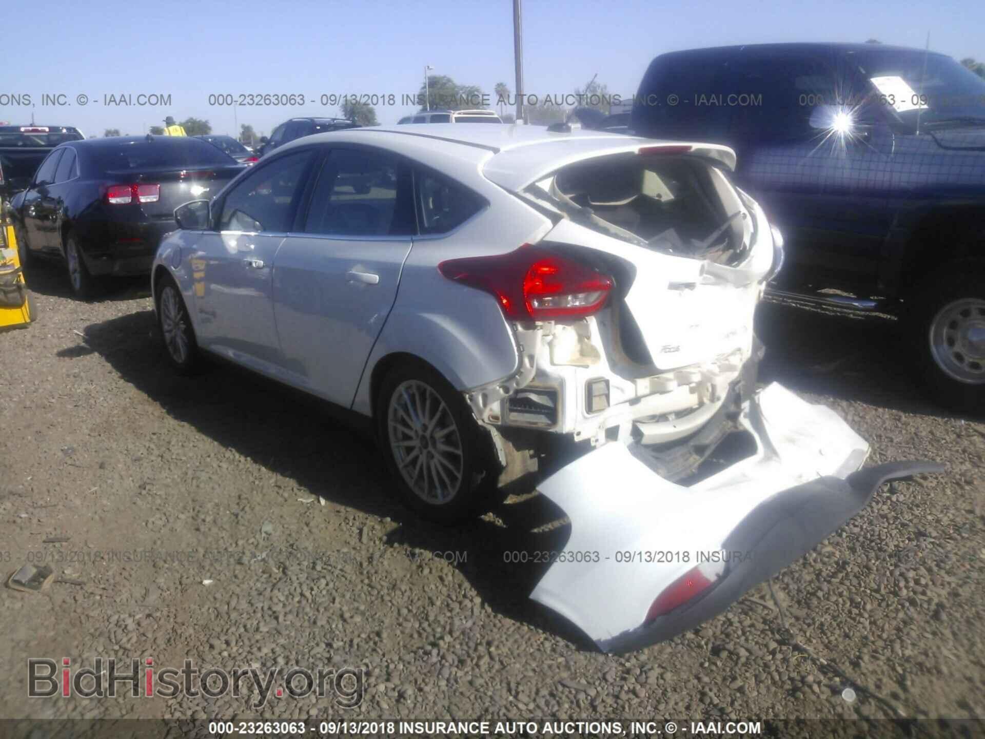 2016 Ford Focus - VIN: 1FADP3R46GL258686 - Photo 3