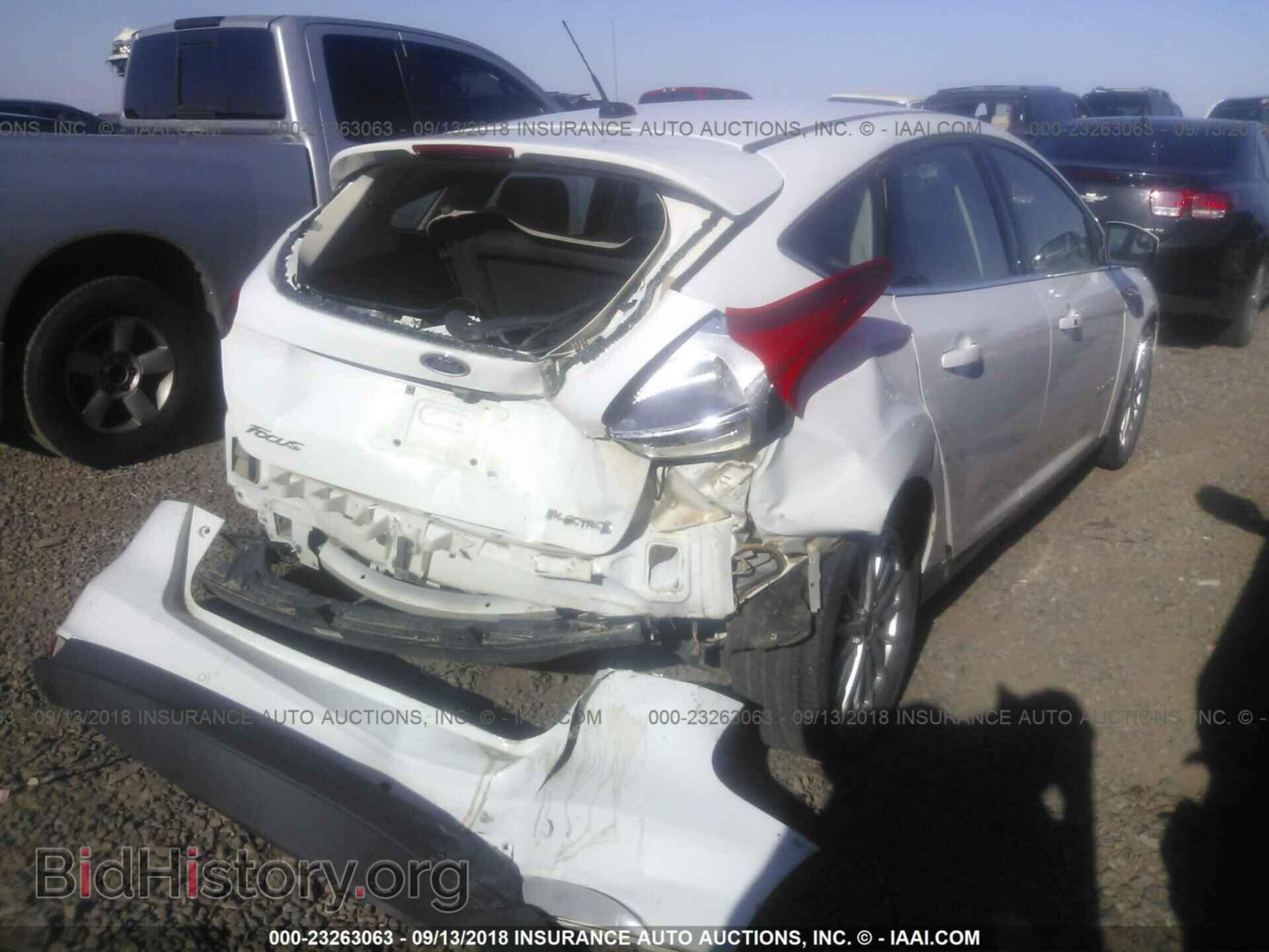 2016 Ford Focus - VIN: 1FADP3R46GL258686 - Photo 4