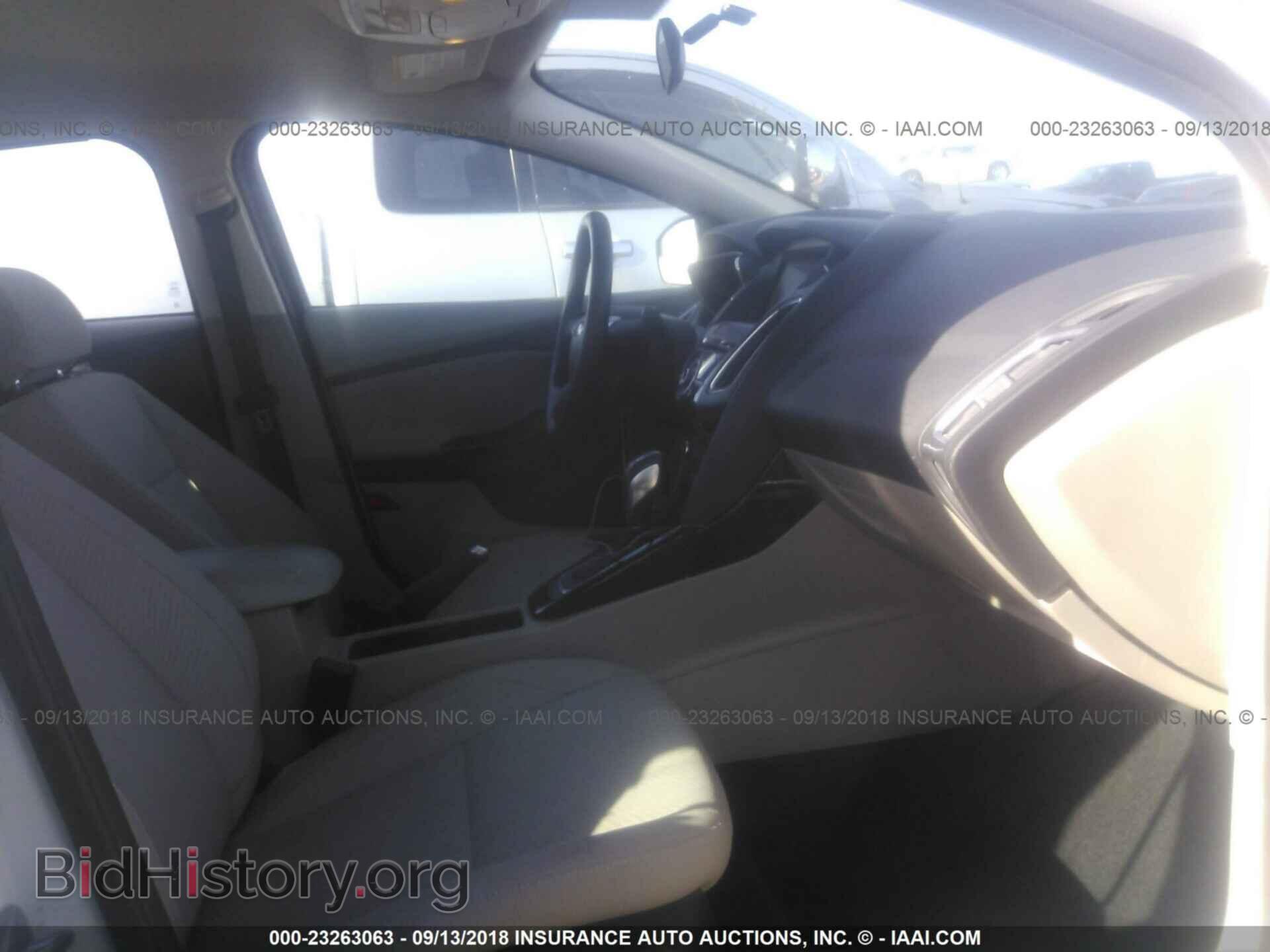 2016 Ford Focus - VIN: 1FADP3R46GL258686 - Photo 5