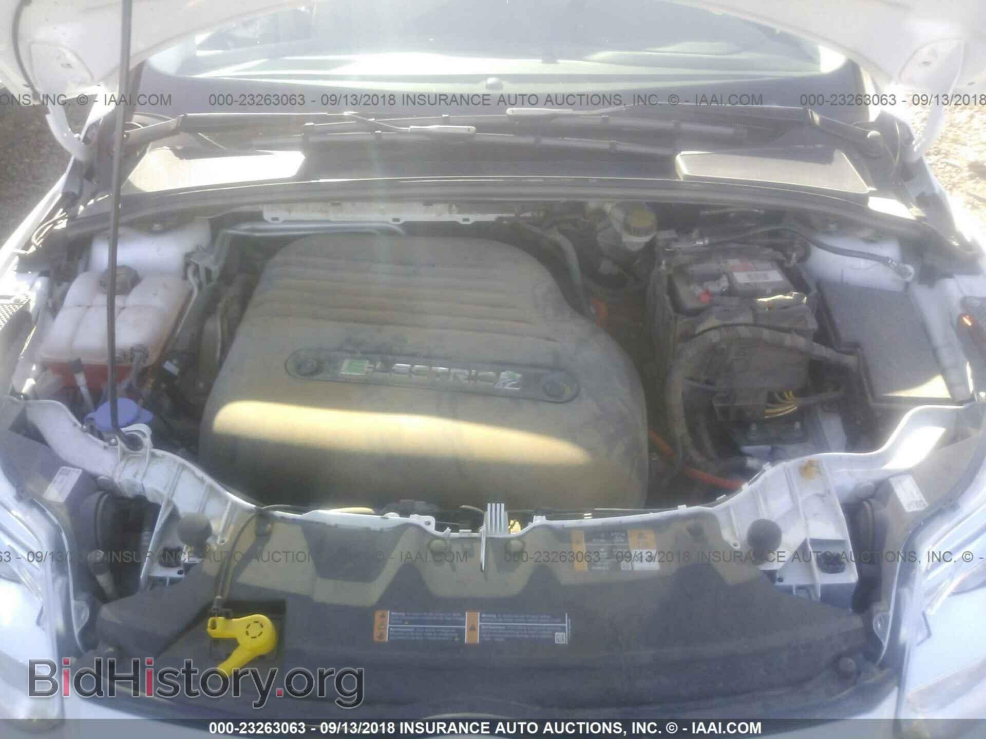2016 Ford Focus - VIN: 1FADP3R46GL258686 - Photo 10