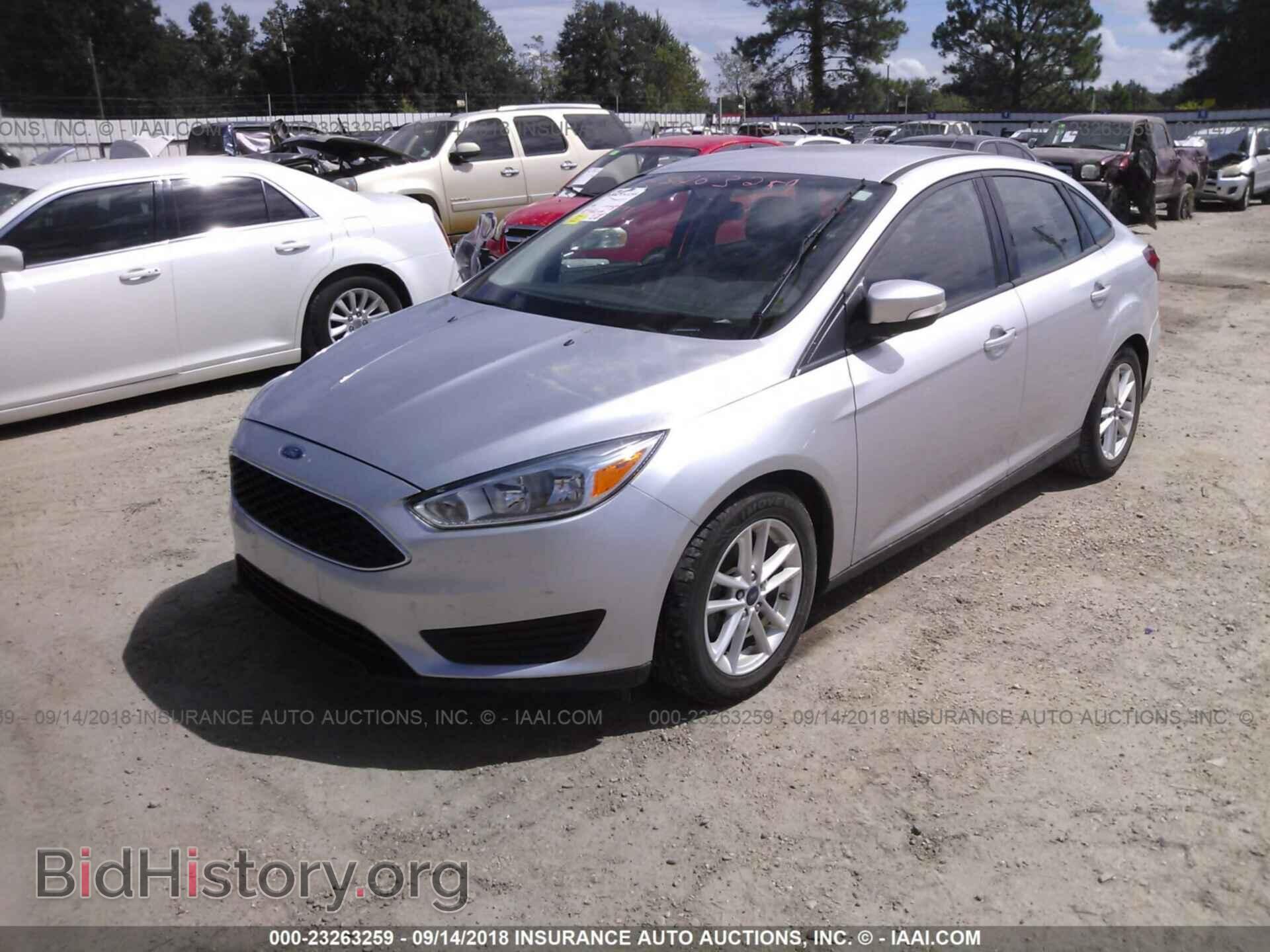 2016 Ford Focus - VIN: 1FADP3F28GL356010 - Photo 2