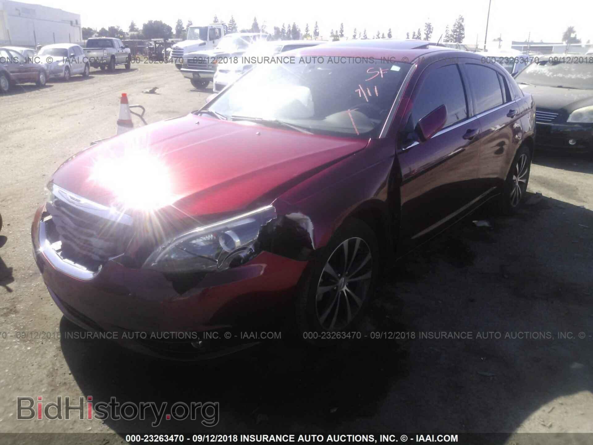 2013 Chrysler 200 - VIN: 1C3CCBBG5DN744295 - Фото 2