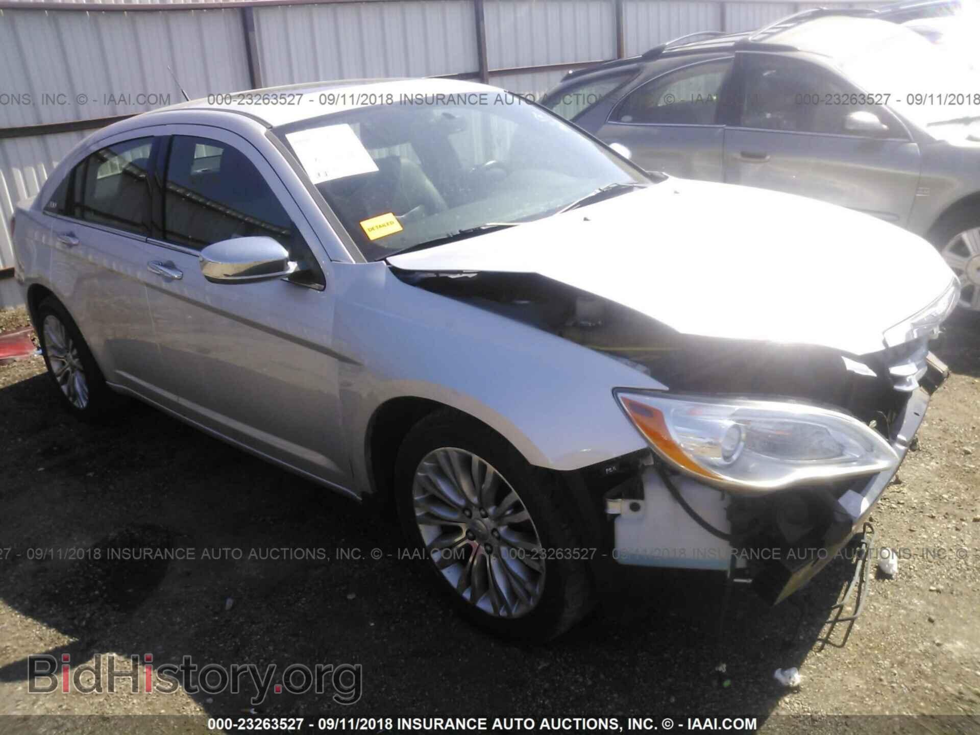 Photo 1C3BC2FG6BN500173 - Chrysler 200 2011