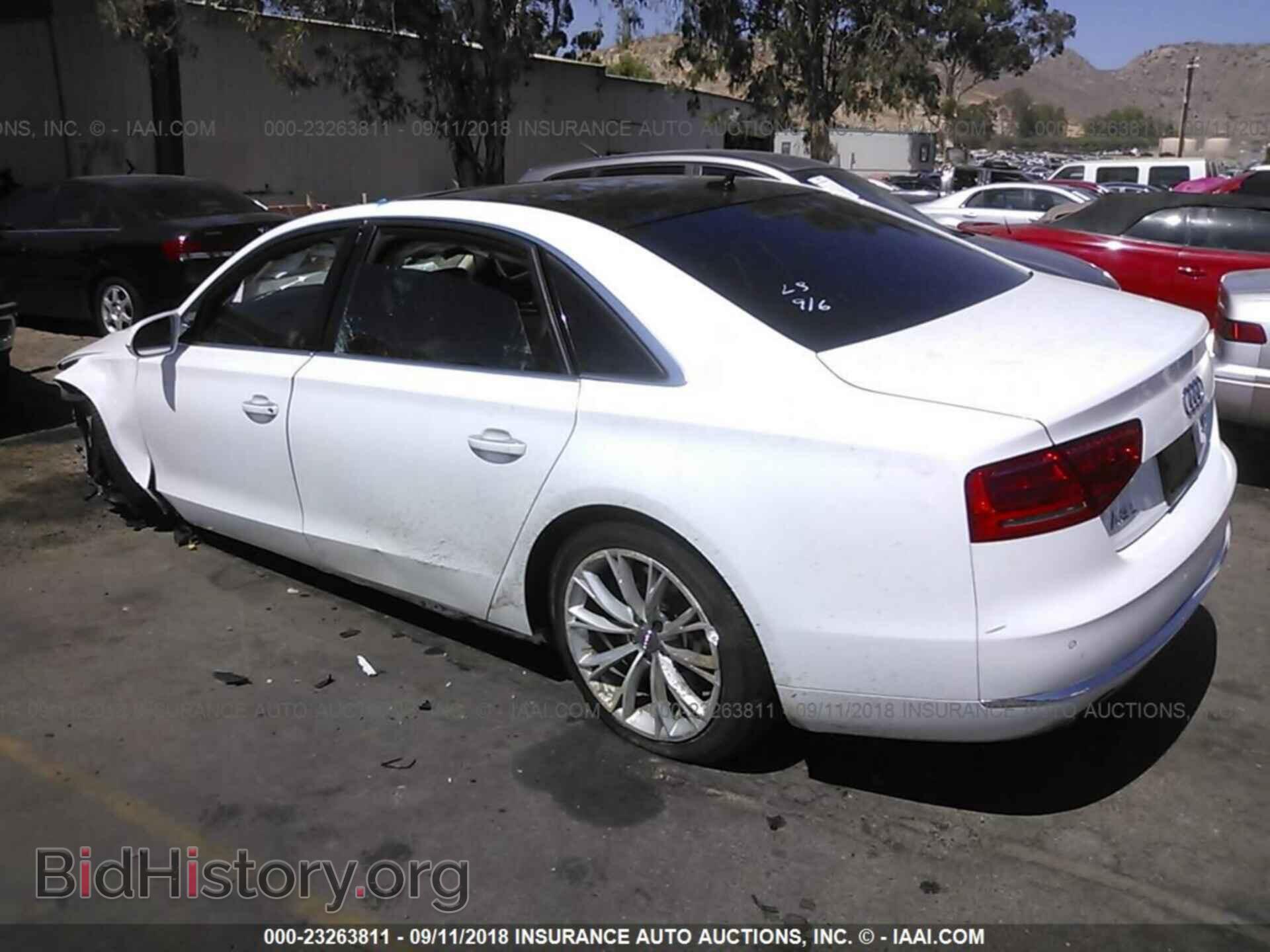 2011 Audi A8 - VIN: WAURVAFD8BN013591 - Фото 3
