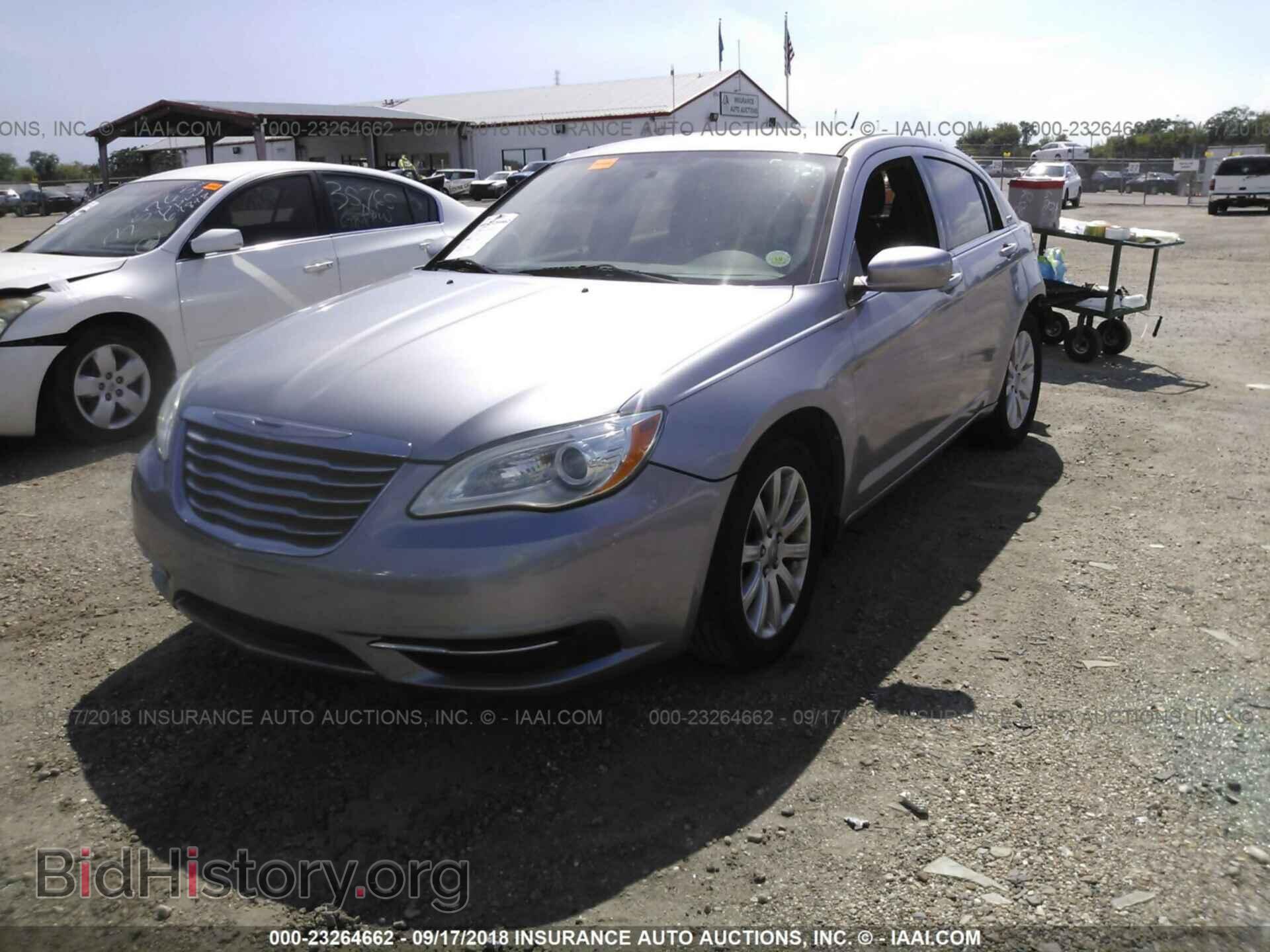 2013 Chrysler 200 - VIN: 1C3CCBBG1DN556177 - Photo 2