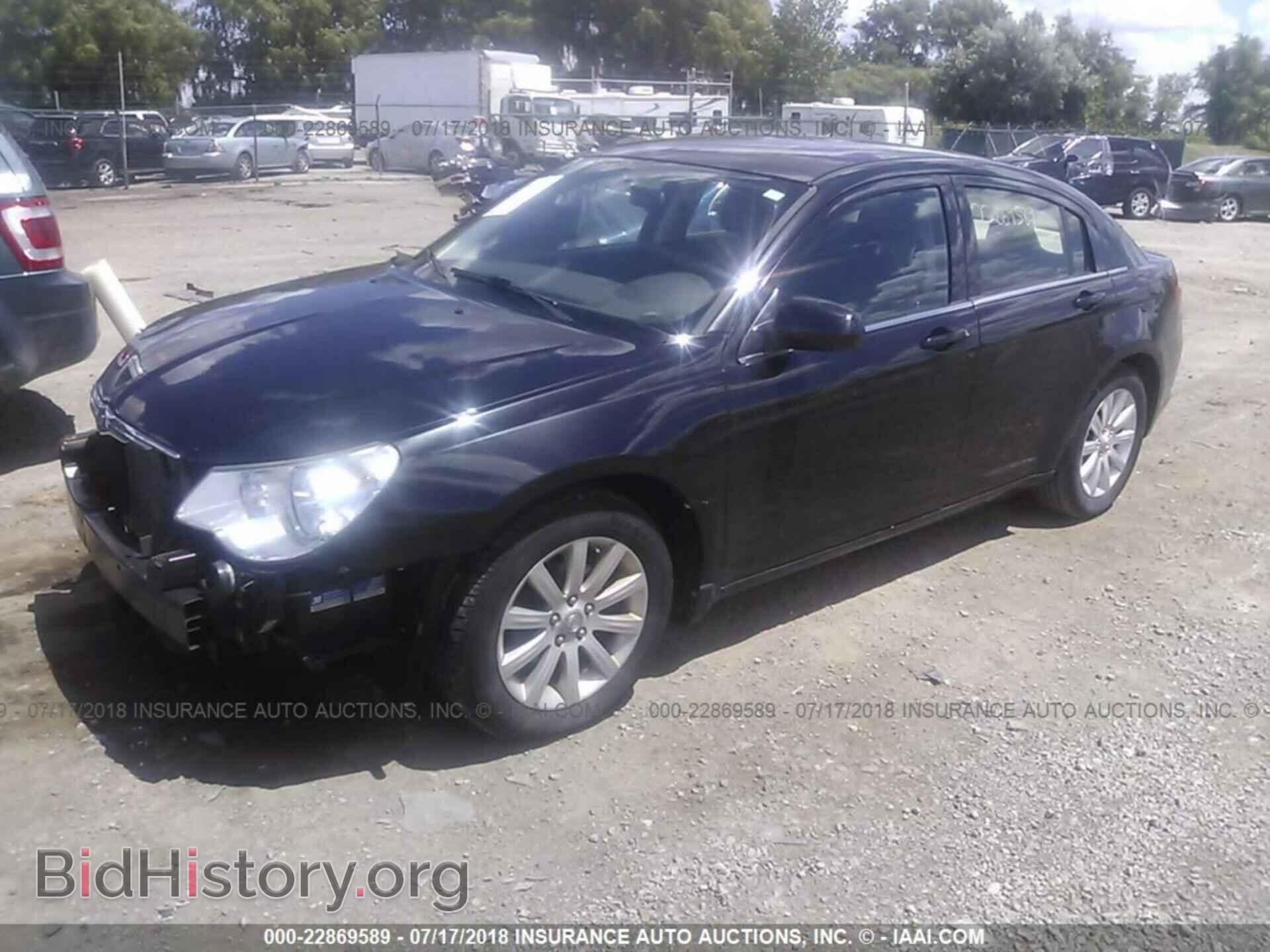2010 CHRYSLER SEBRING - VIN: 1C3CC5FB2AN197482 - Фото 2