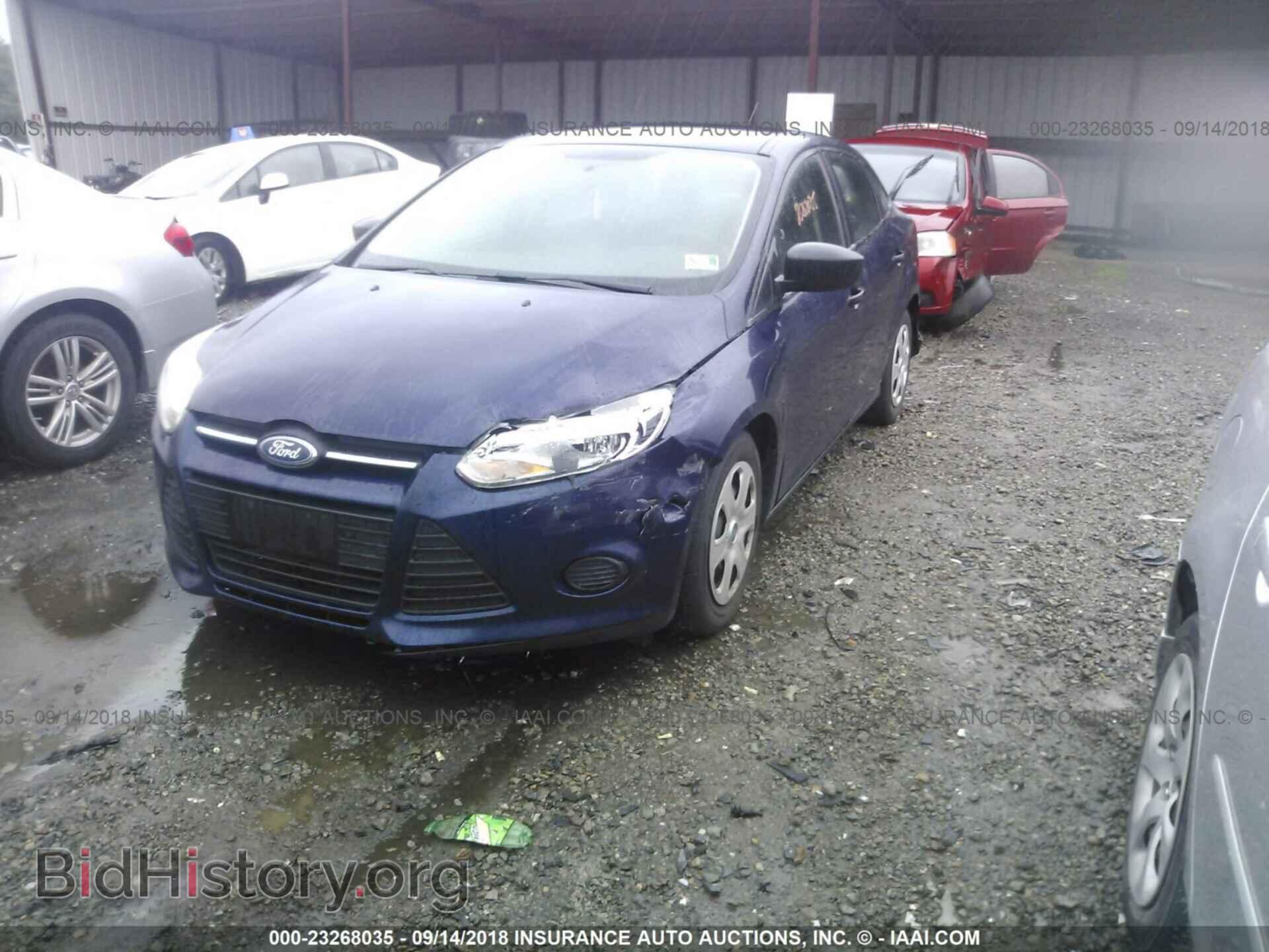 2012 Ford Focus - VIN: 1FAHP3E28CL125718 - Photo 2