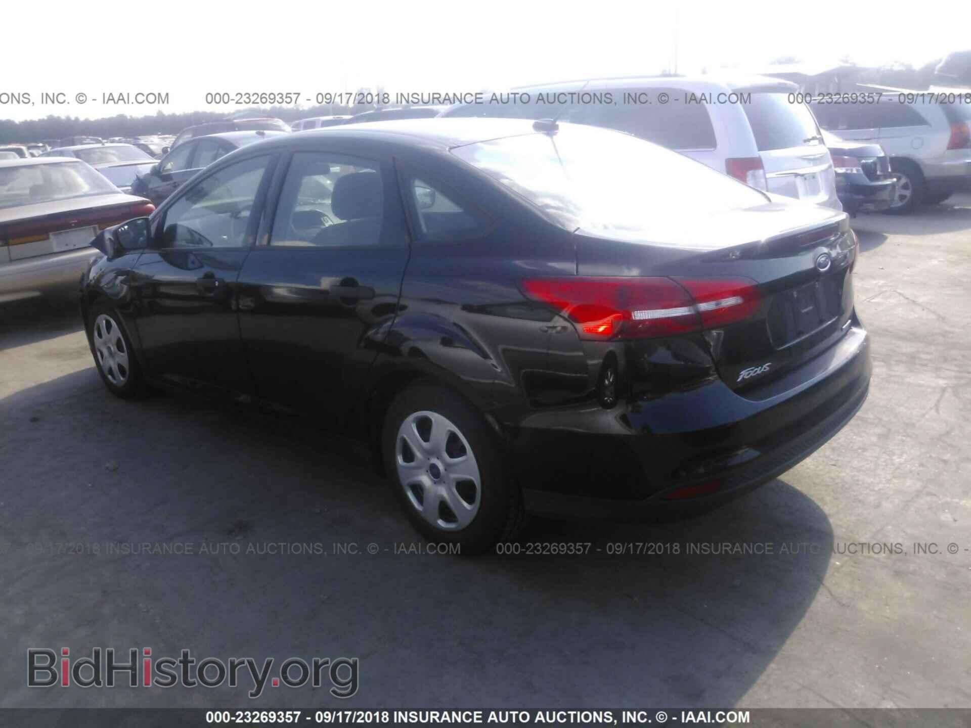 2016 Ford Focus - VIN: 1FADP3E27GL235342 - Photo 3