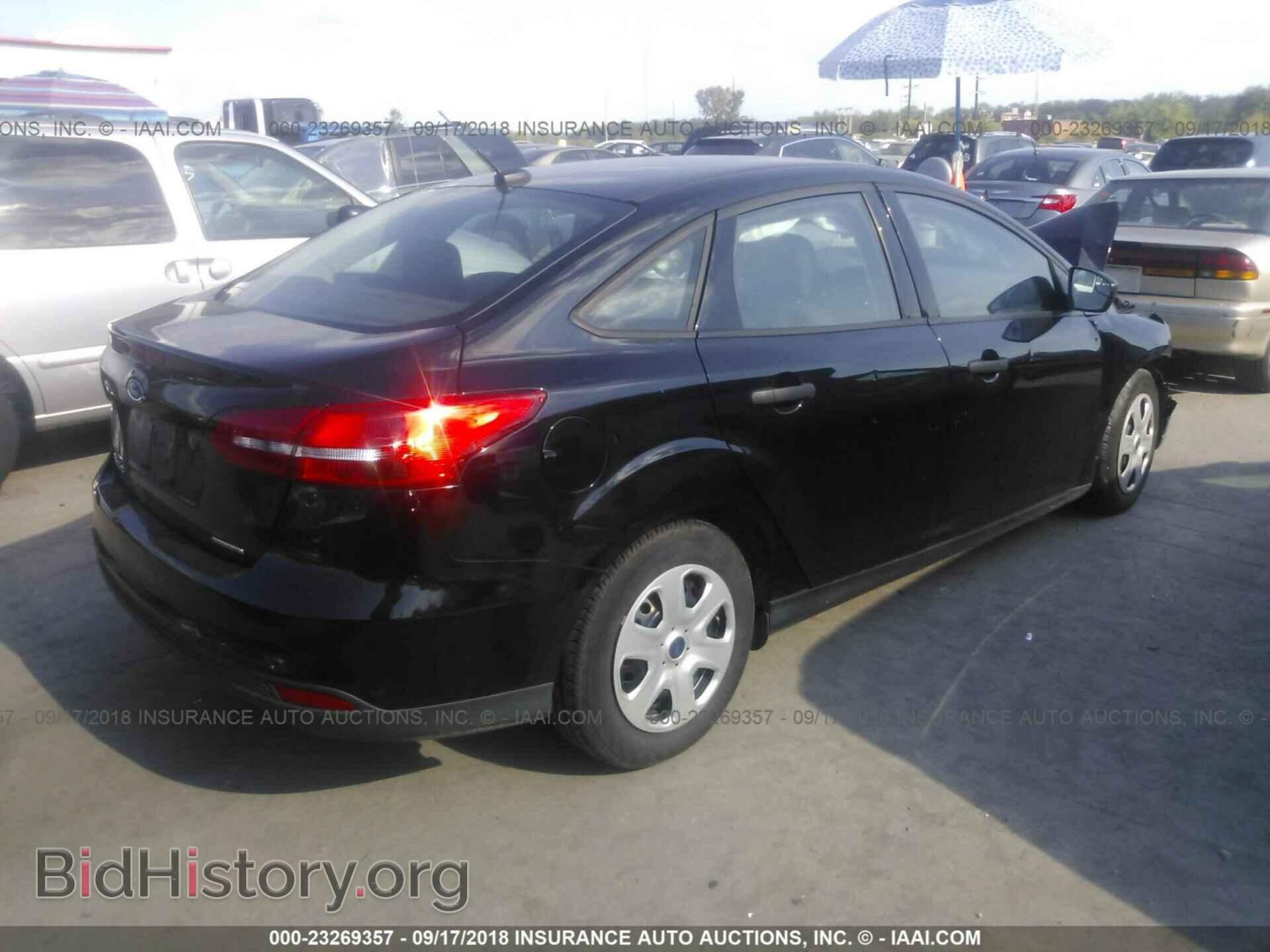 2016 Ford Focus - VIN: 1FADP3E27GL235342 - Photo 4